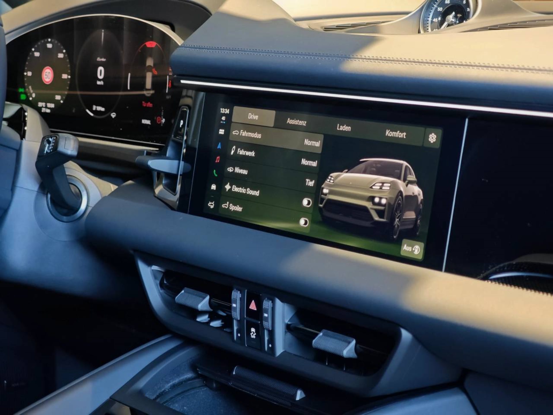 PORSCHE Macan Turbo-image-16