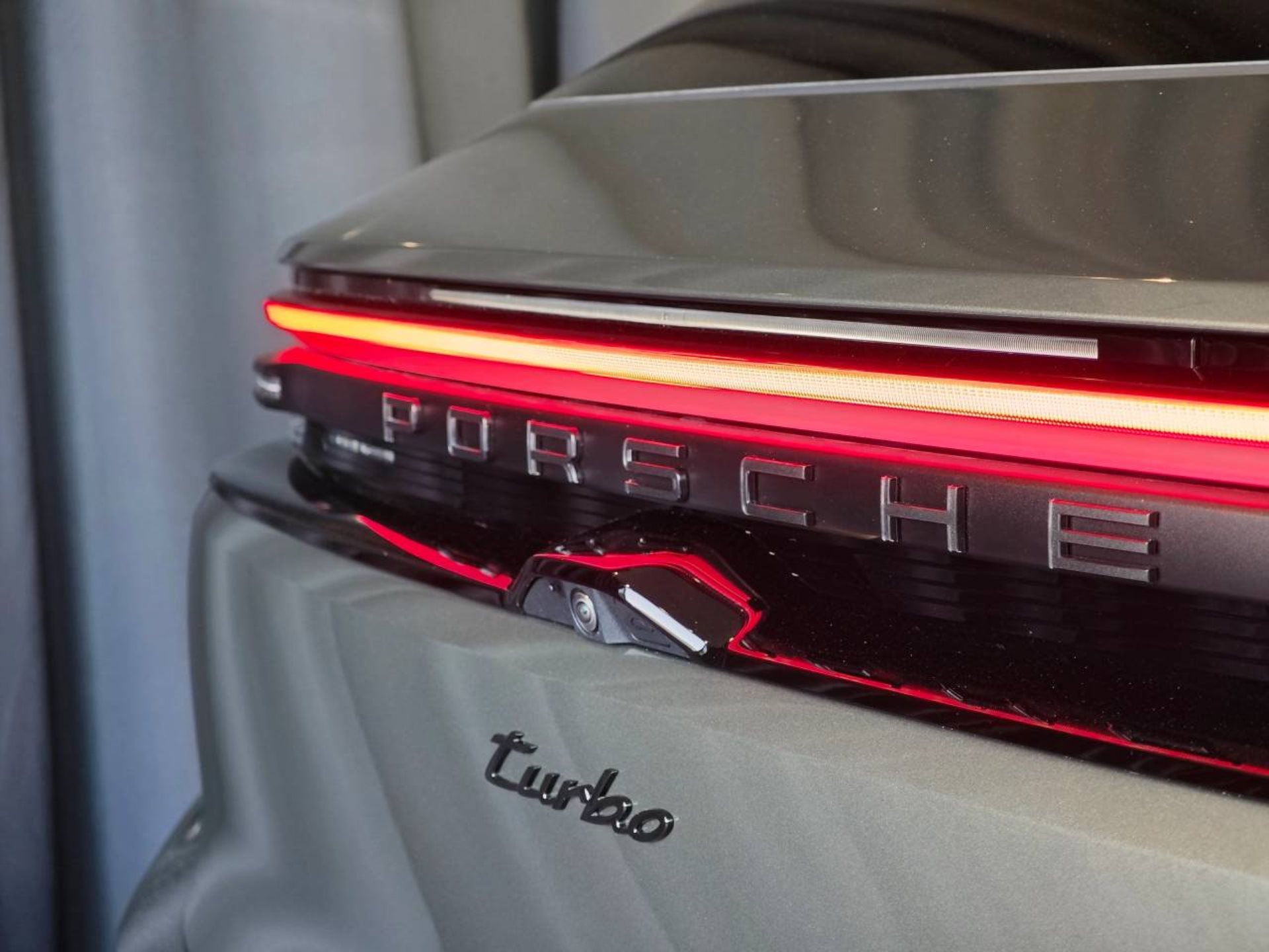 PORSCHE Macan Turbo-image-13