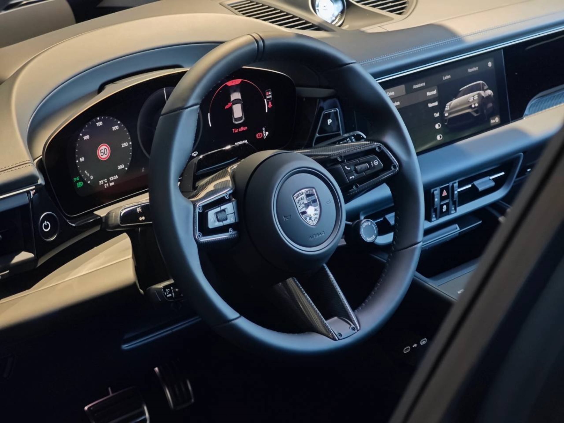 PORSCHE Macan Turbo-image-3