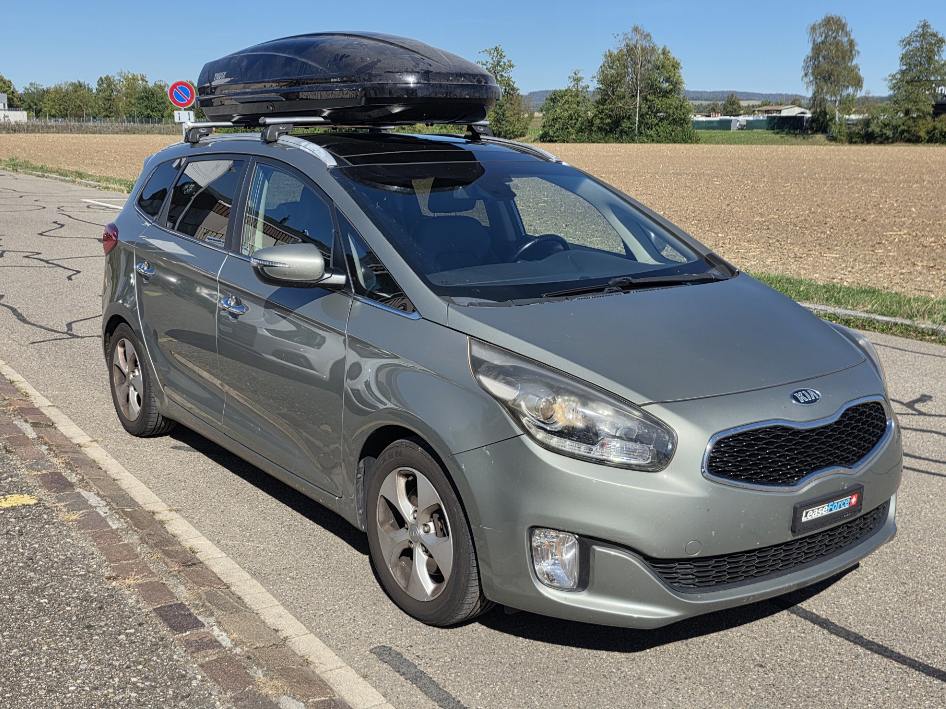 KIA Carens 1.7 CRDi Swiss Eco Edition DCT-image-14