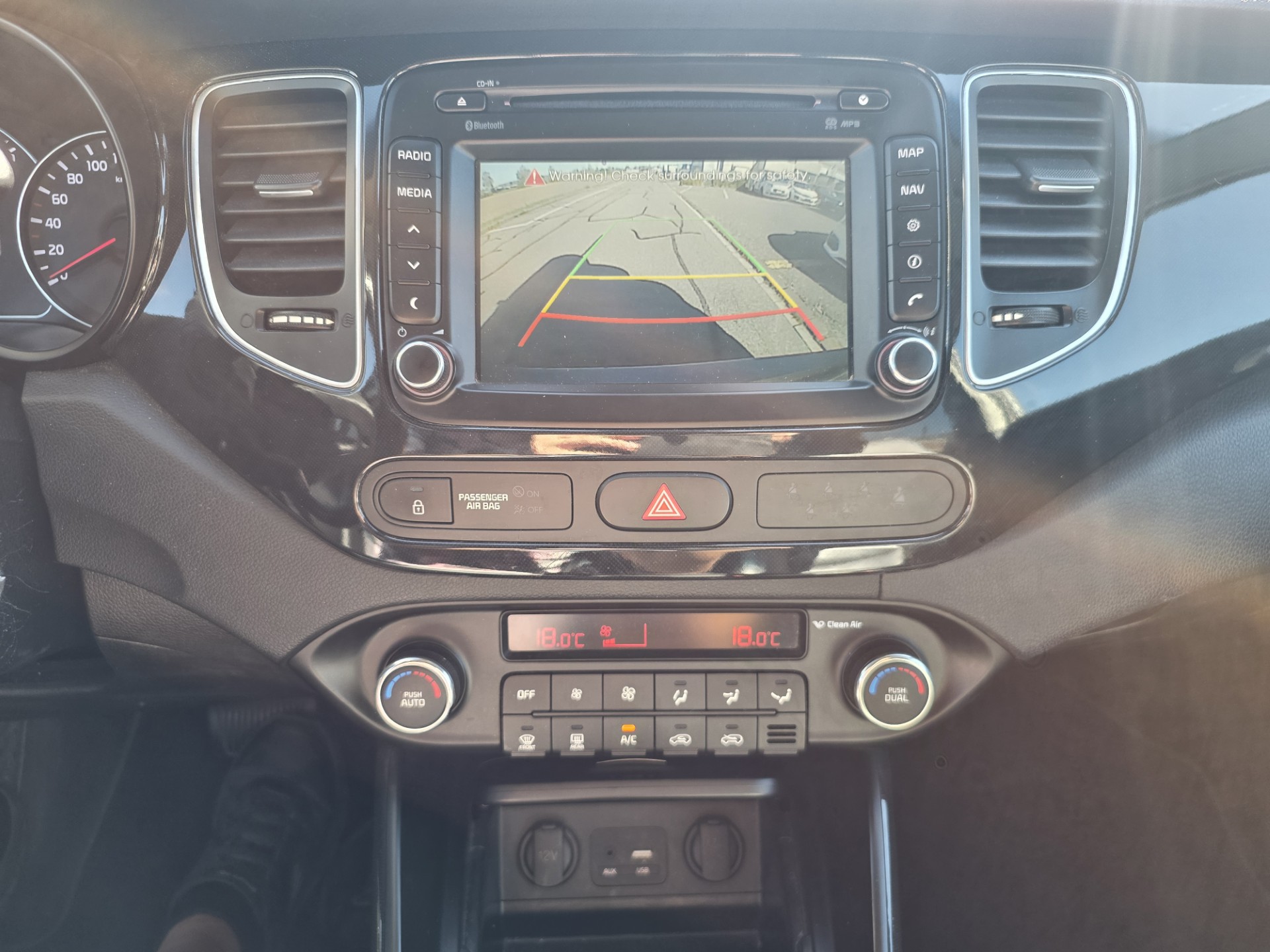 KIA Carens 1.7 CRDi Swiss Eco Edition DCT-image-10