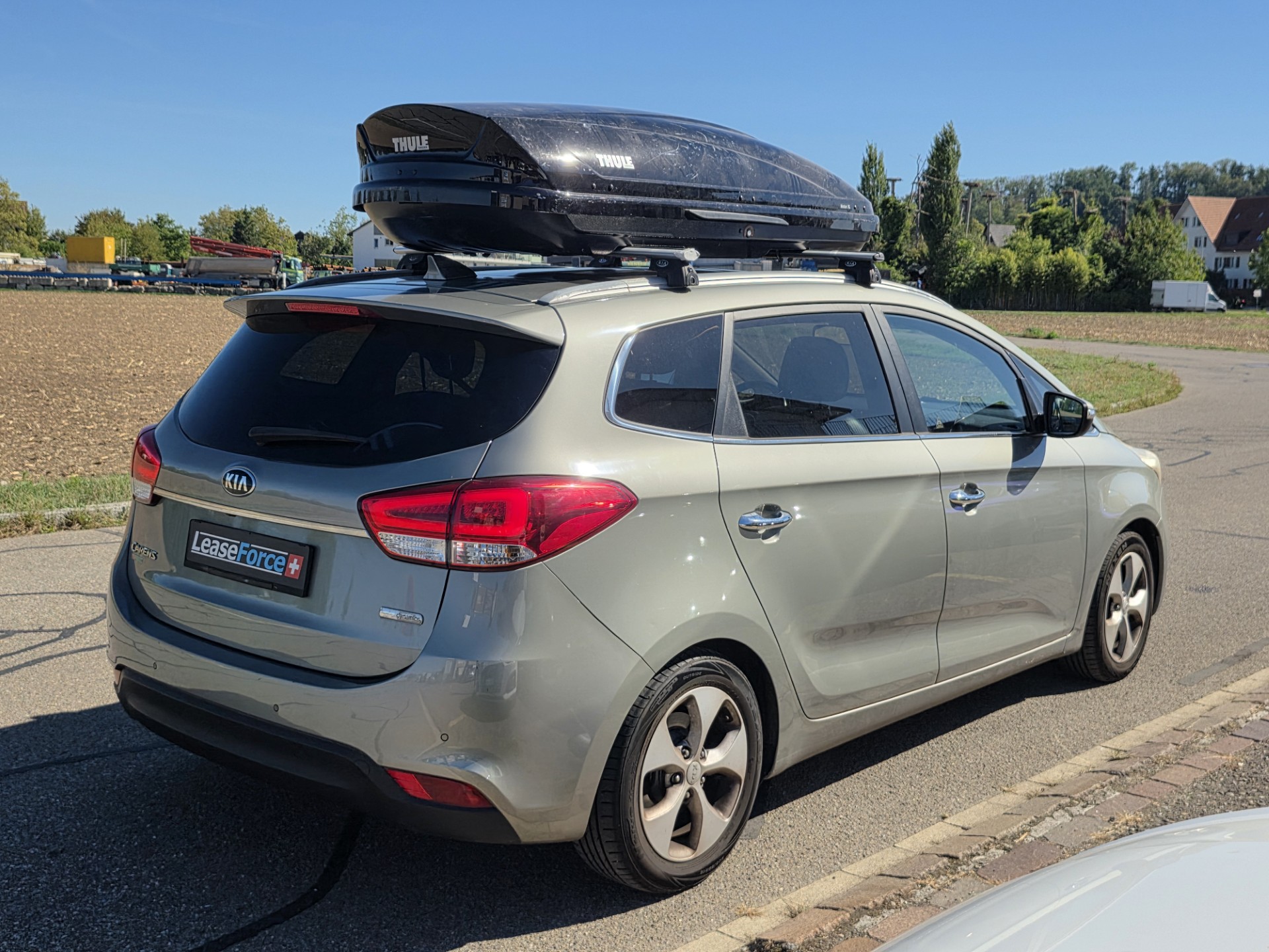 KIA Carens 1.7 CRDi Swiss Eco Edition DCT-image-4