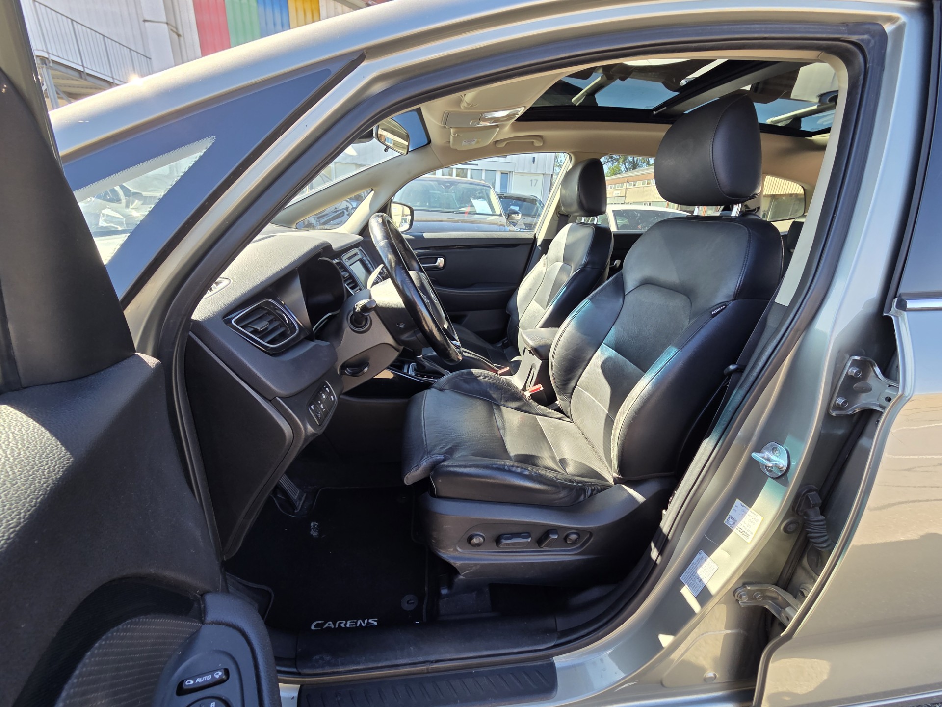 KIA Carens 1.7 CRDi Swiss Eco Edition DCT-image-11