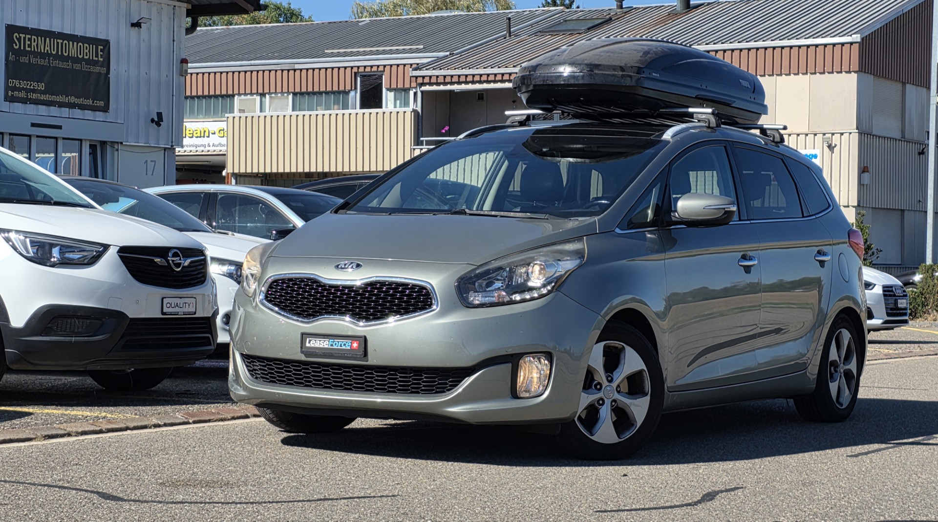 KIA Carens 1.7 CRDi Swiss Eco Edition DCT-image-1