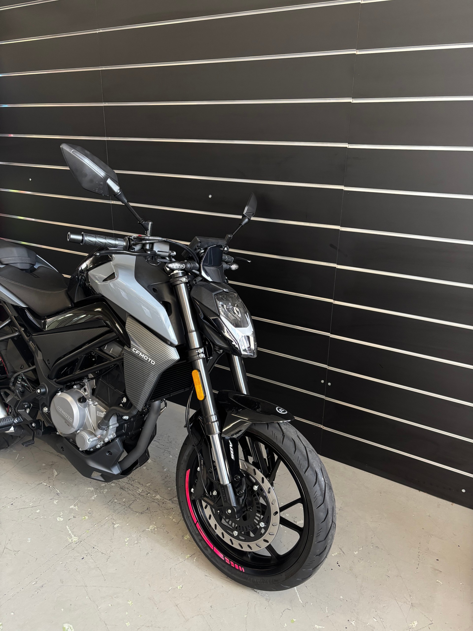 CF MOTO 300NK-showroom-element-2