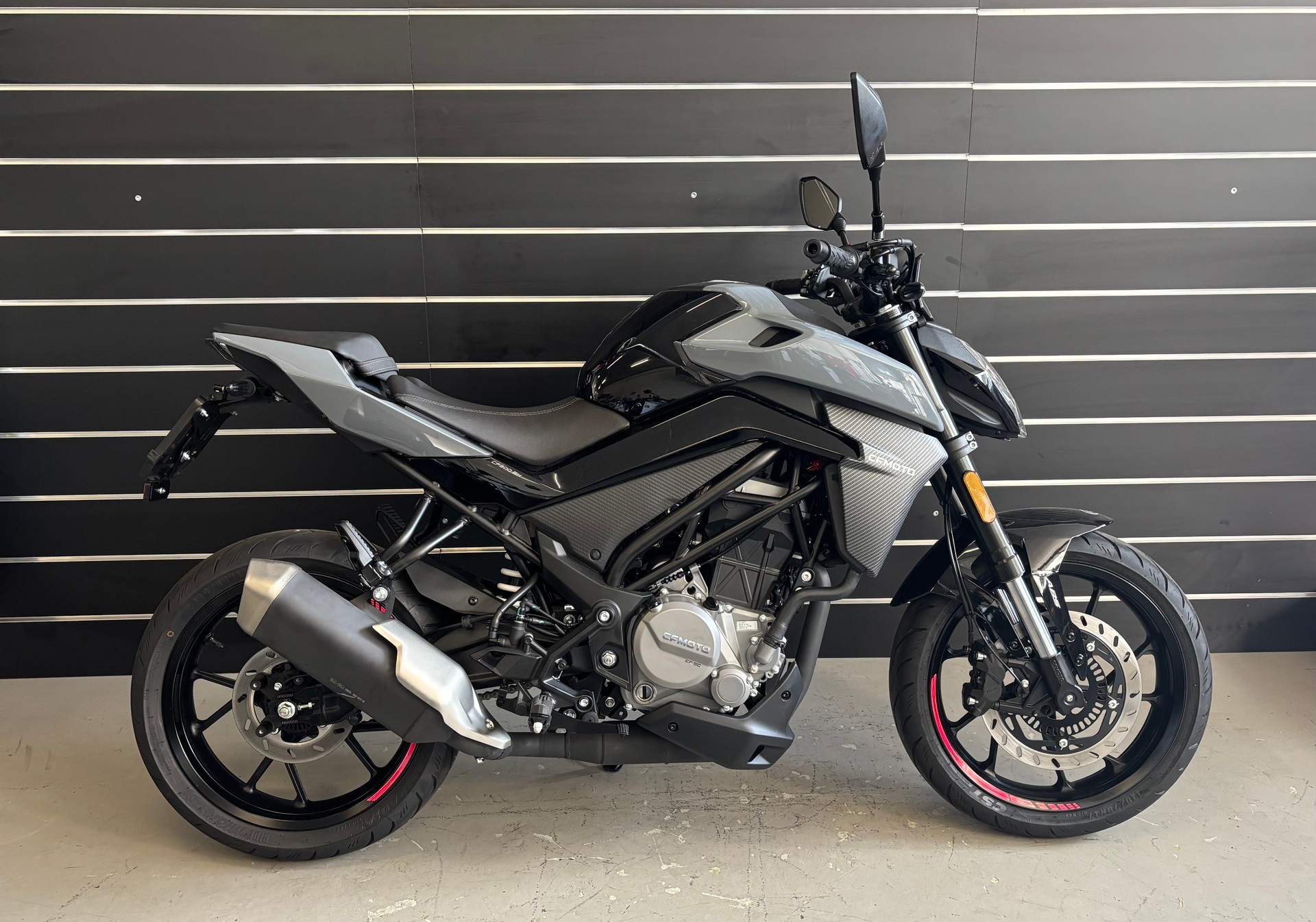 CF MOTO 300NK