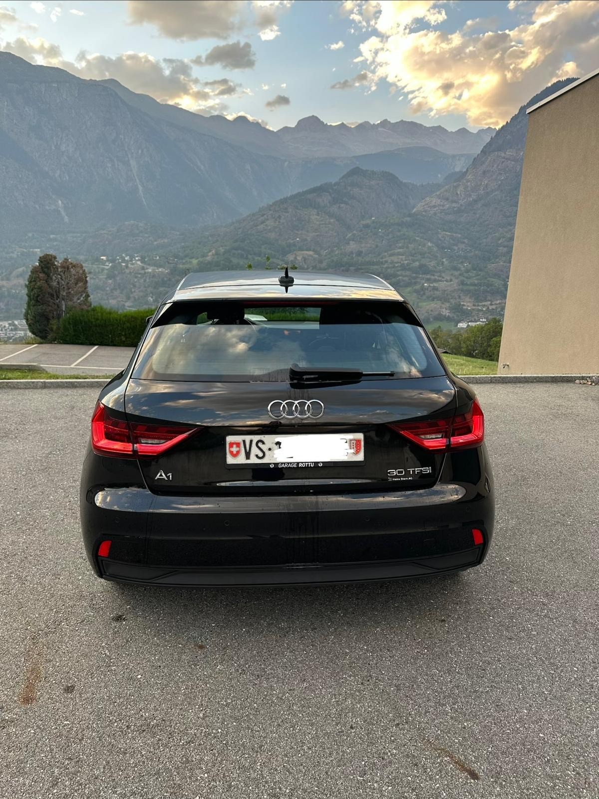 AUDI 1.0 30 TFSI Attraction S-Tronic-image-3