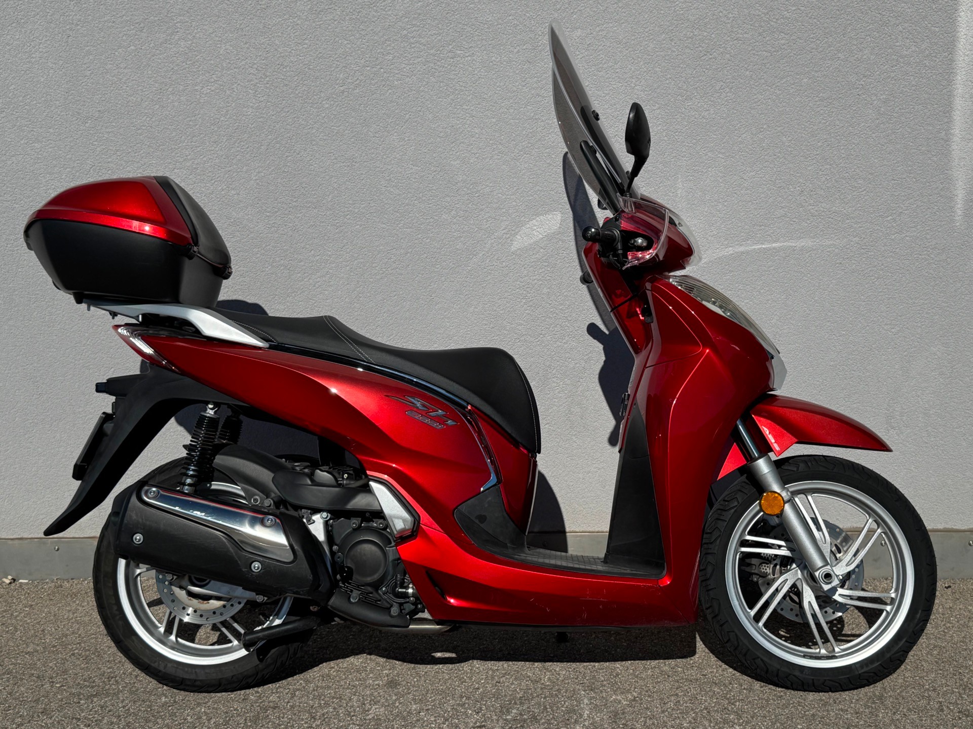 HONDA SH 300 i ABS-showroom-element-1