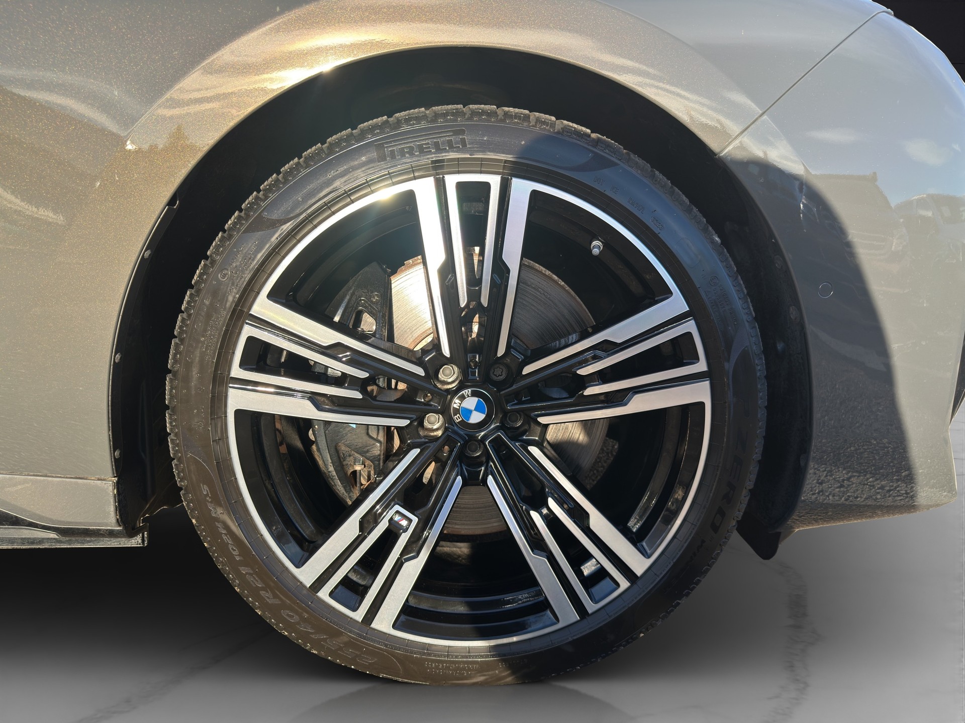 BMW M760e xDrive Steptronic-image-11