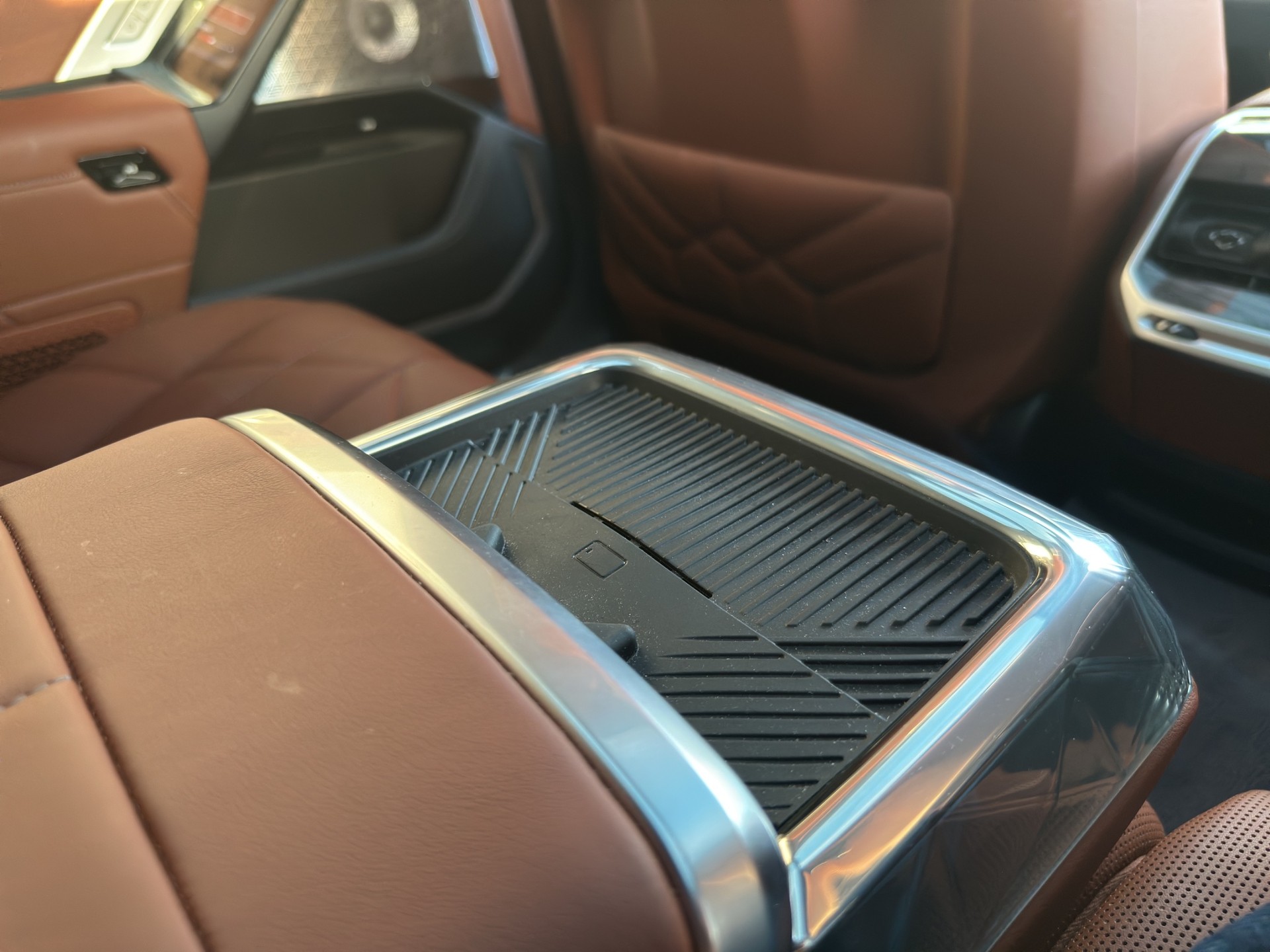BMW M760e xDrive Steptronic-image-48
