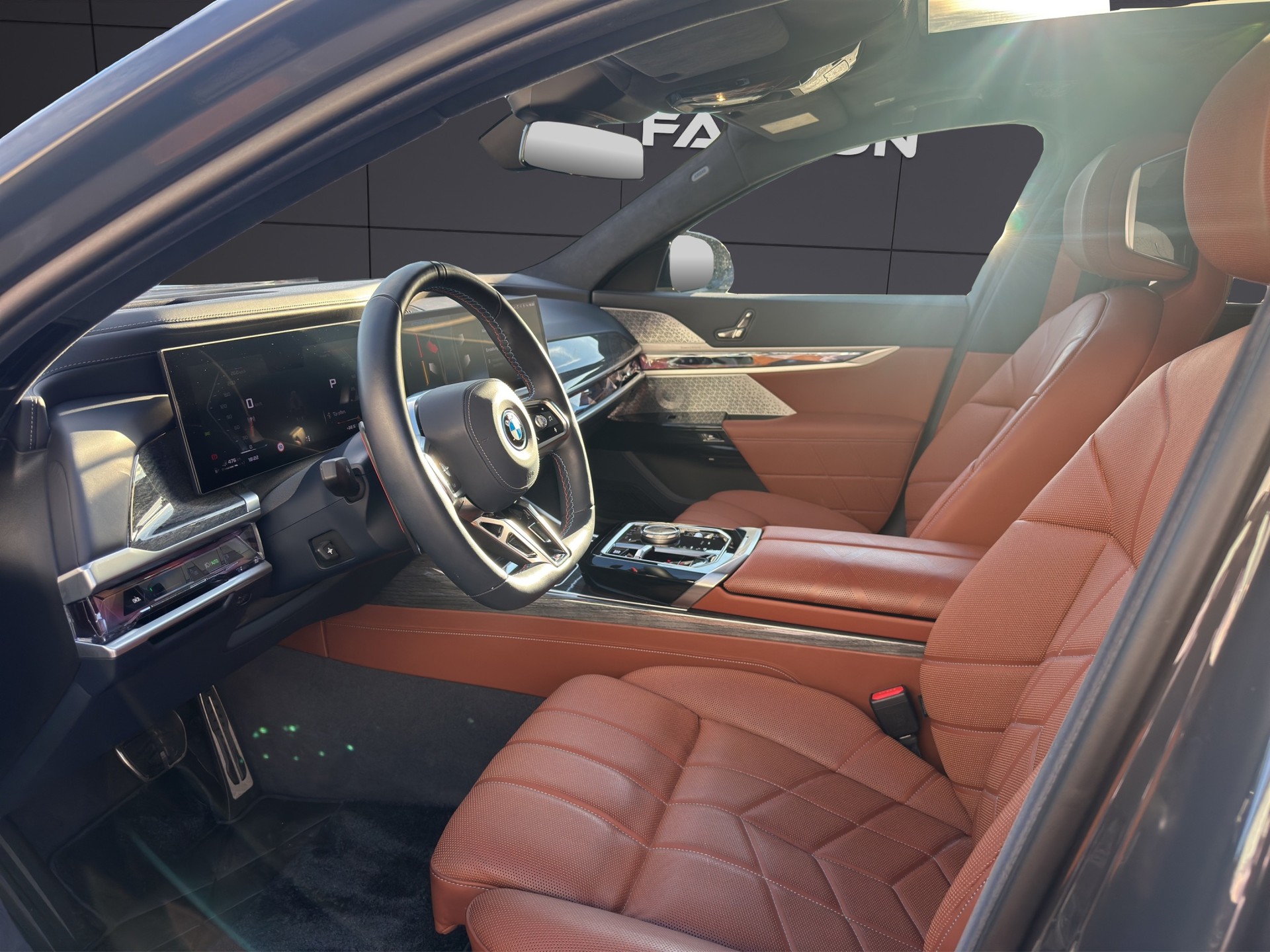 BMW M760e xDrive Steptronic-image-17