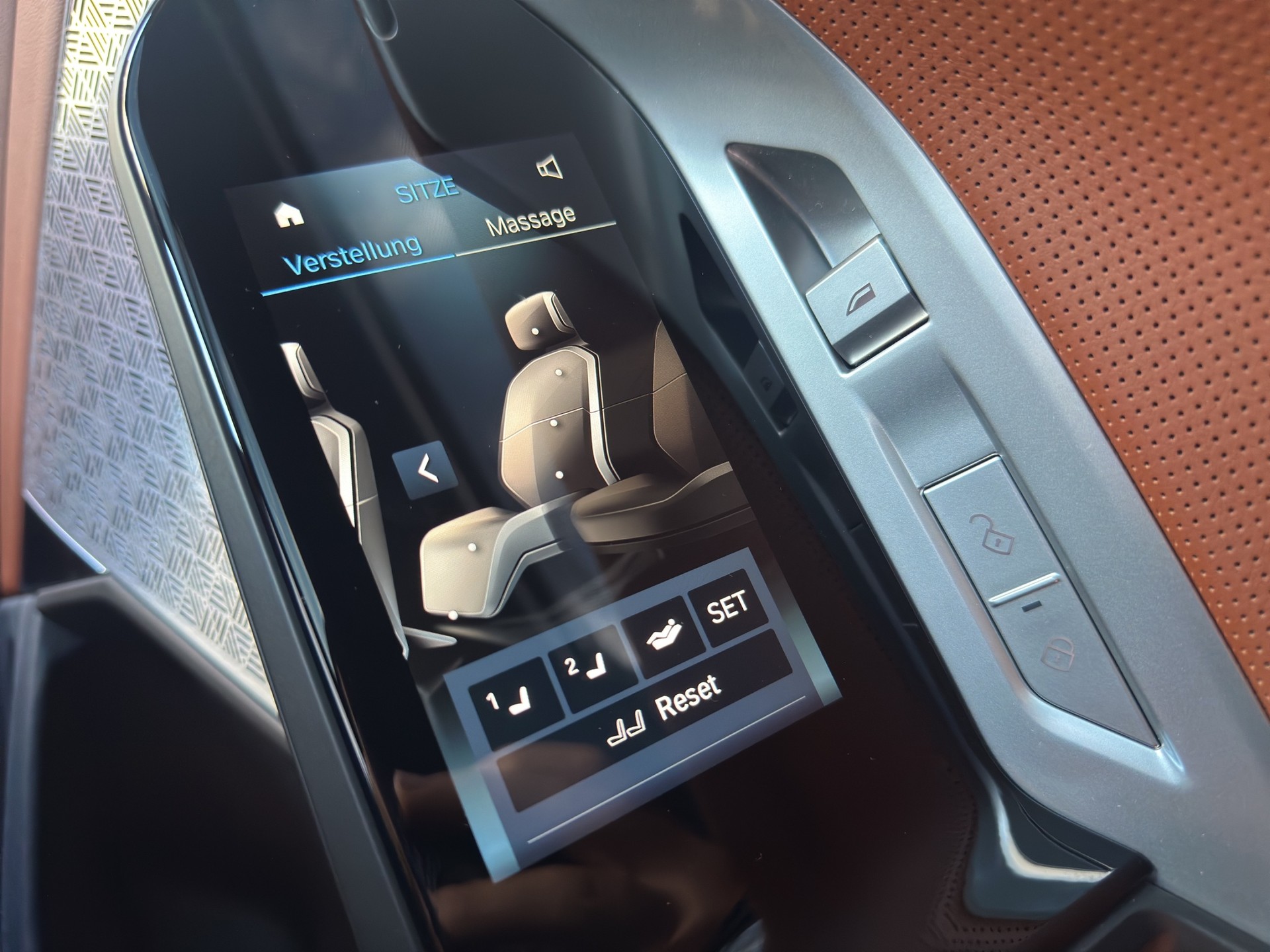 BMW M760e xDrive Steptronic-image-38