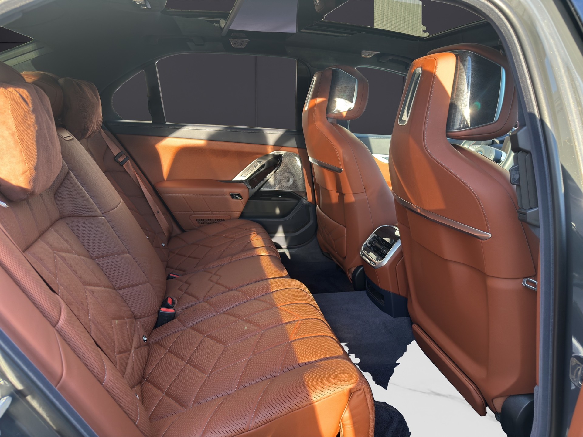 BMW M760e xDrive Steptronic-image-33