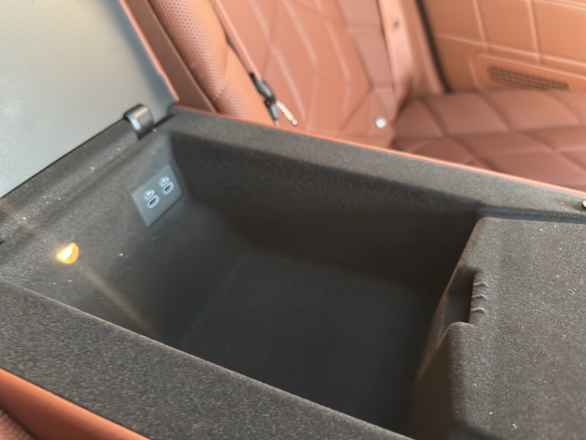 BMW M760e xDrive Steptronic-image-49