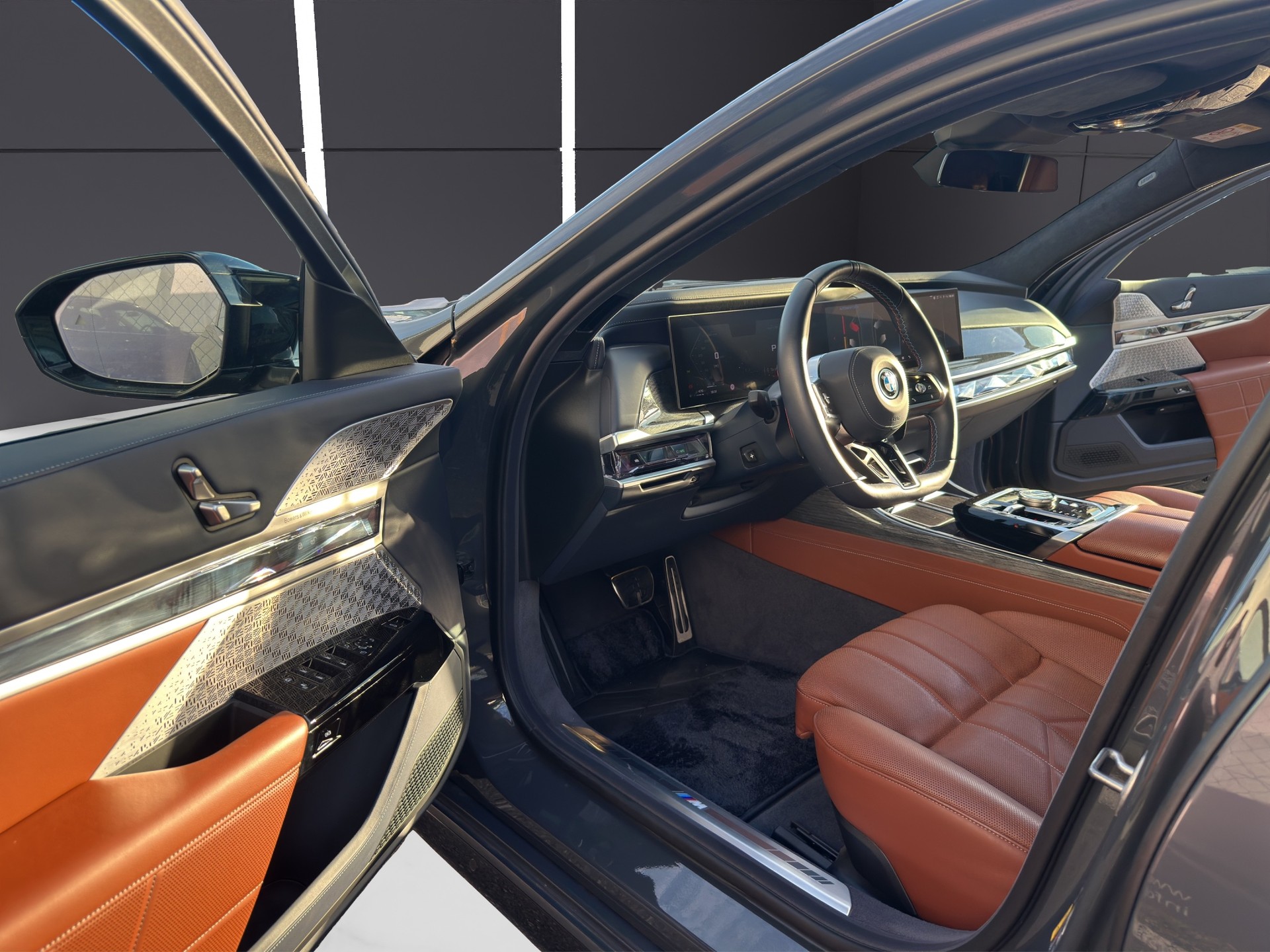 BMW M760e xDrive Steptronic-image-12
