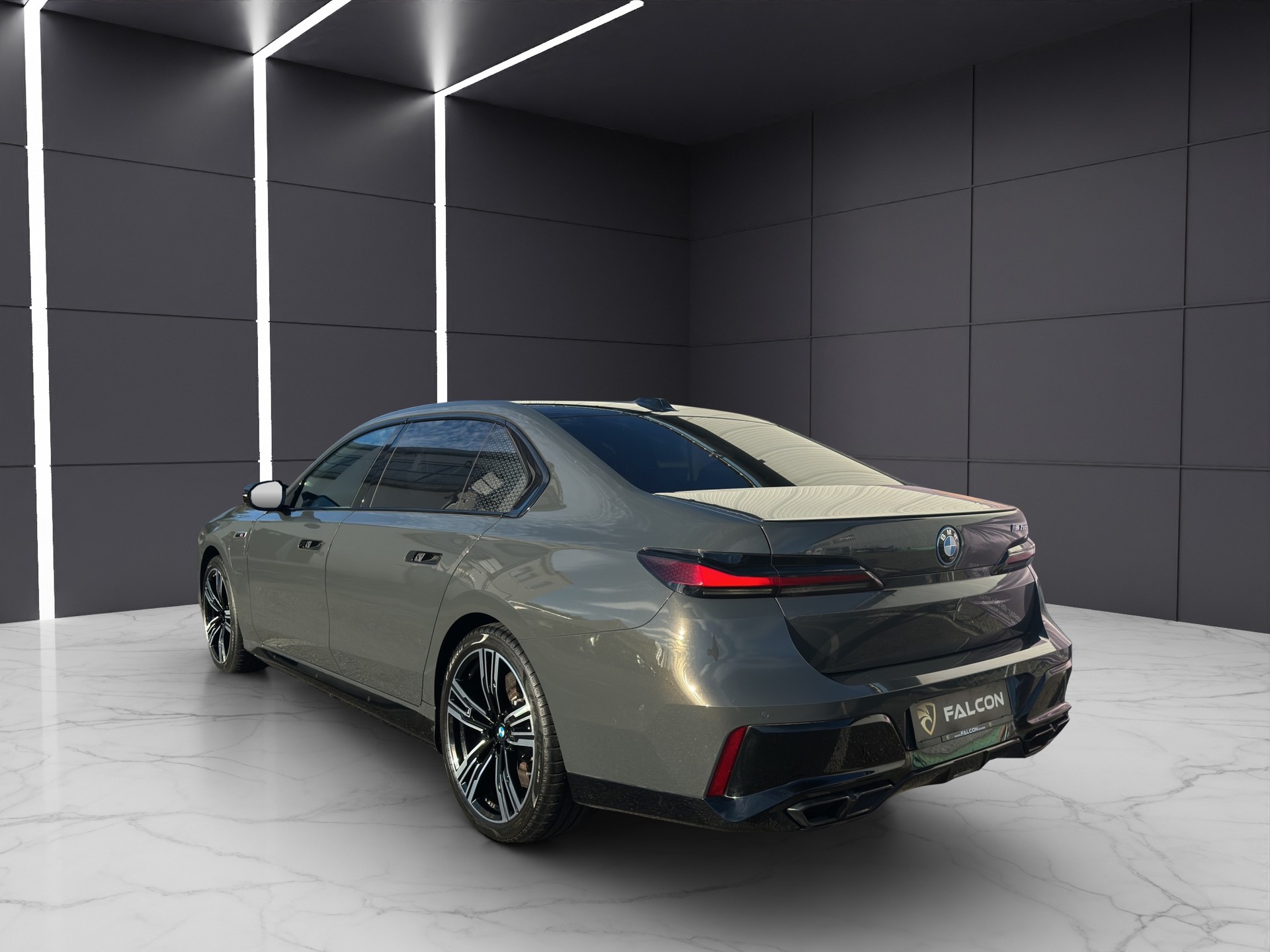BMW M760e xDrive Steptronic-showroom-element-3