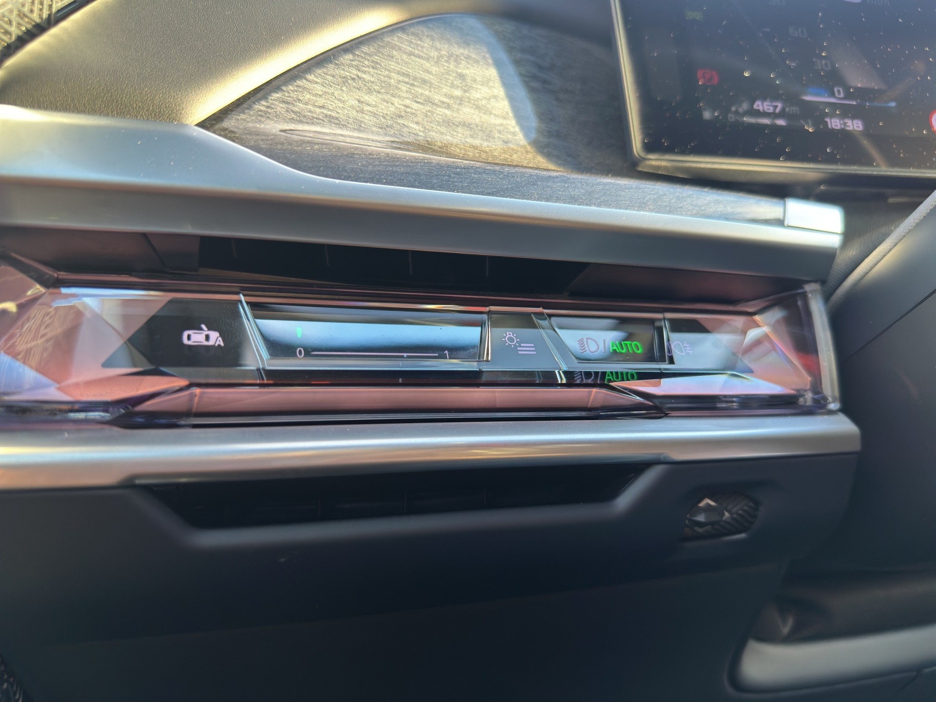 BMW M760e xDrive Steptronic-image-22