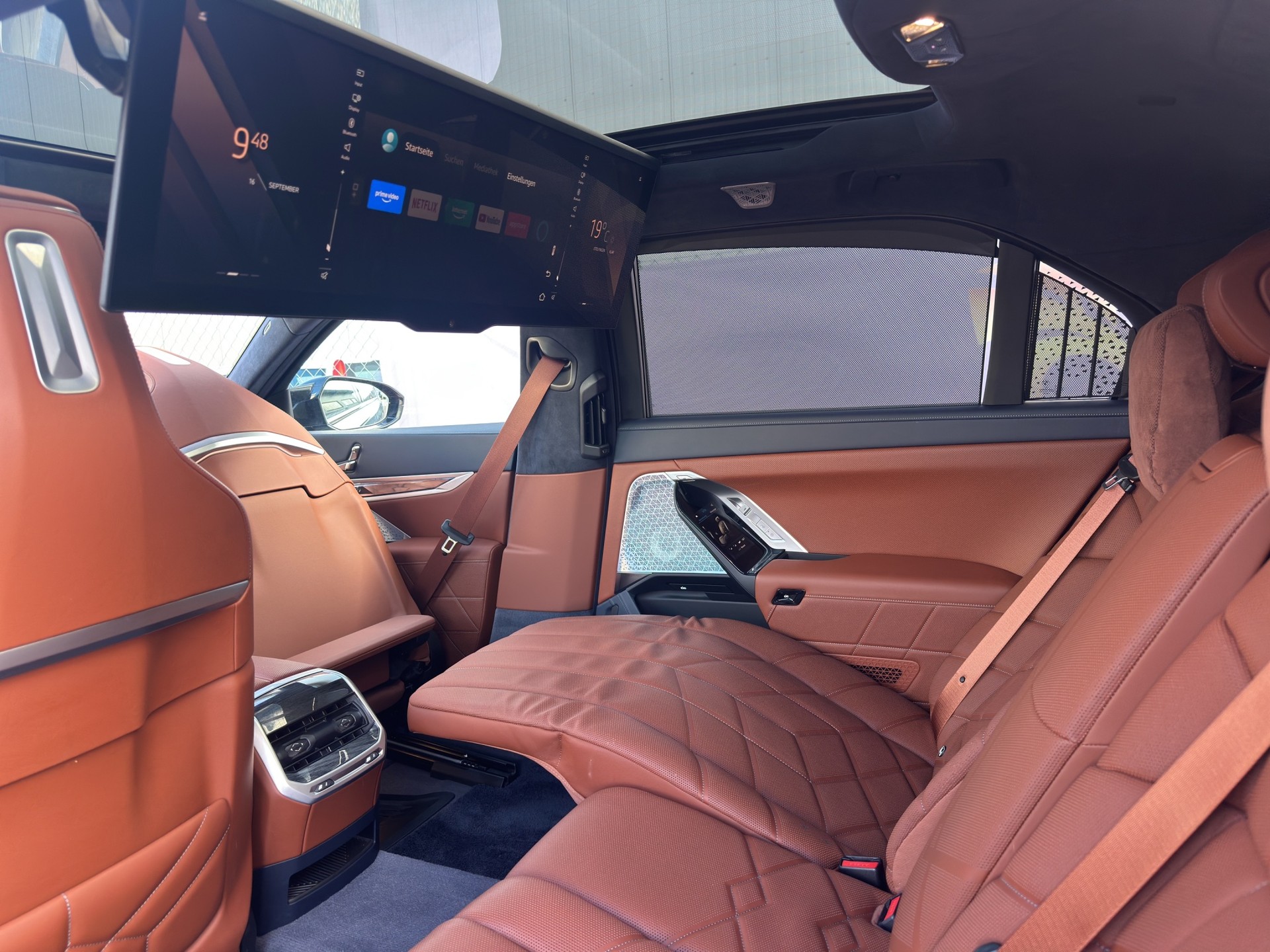 BMW M760e xDrive Steptronic-image-43