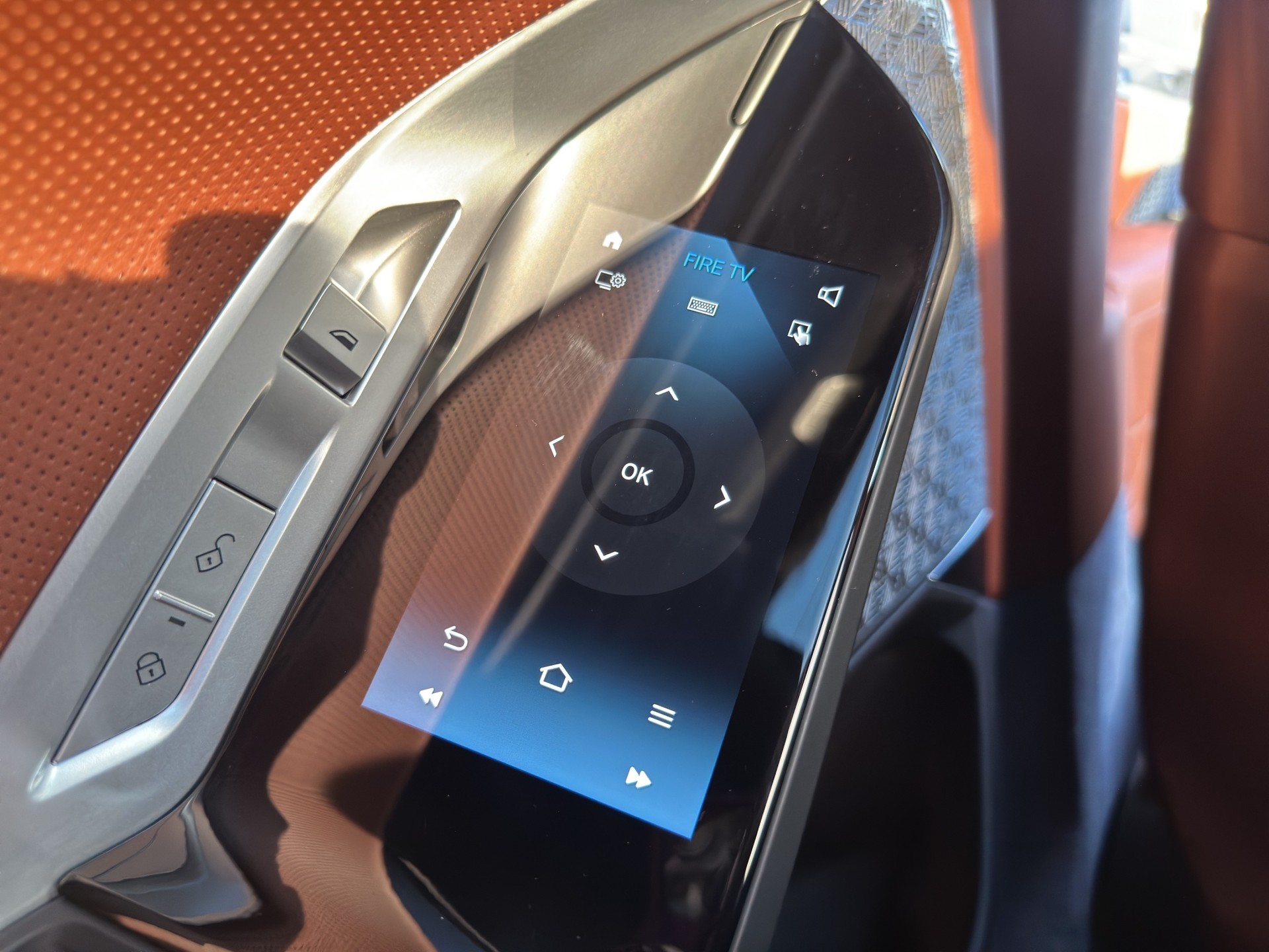 BMW M760e xDrive Steptronic-image-40