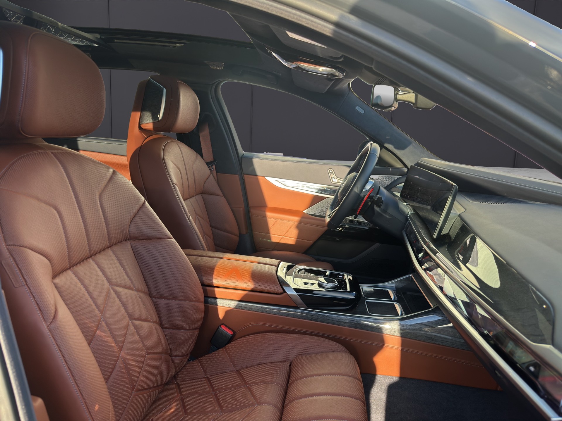 BMW M760e xDrive Steptronic-image-18