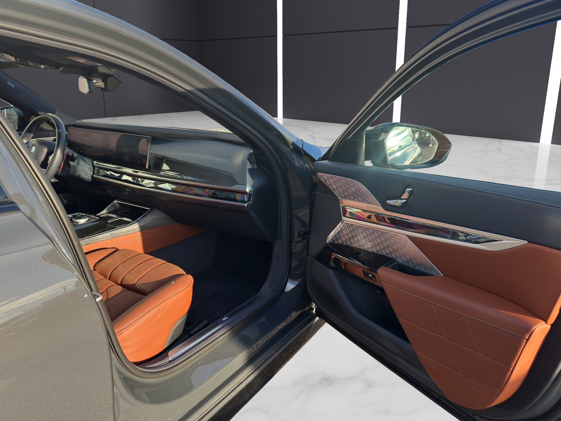 BMW M760e xDrive Steptronic-image-15