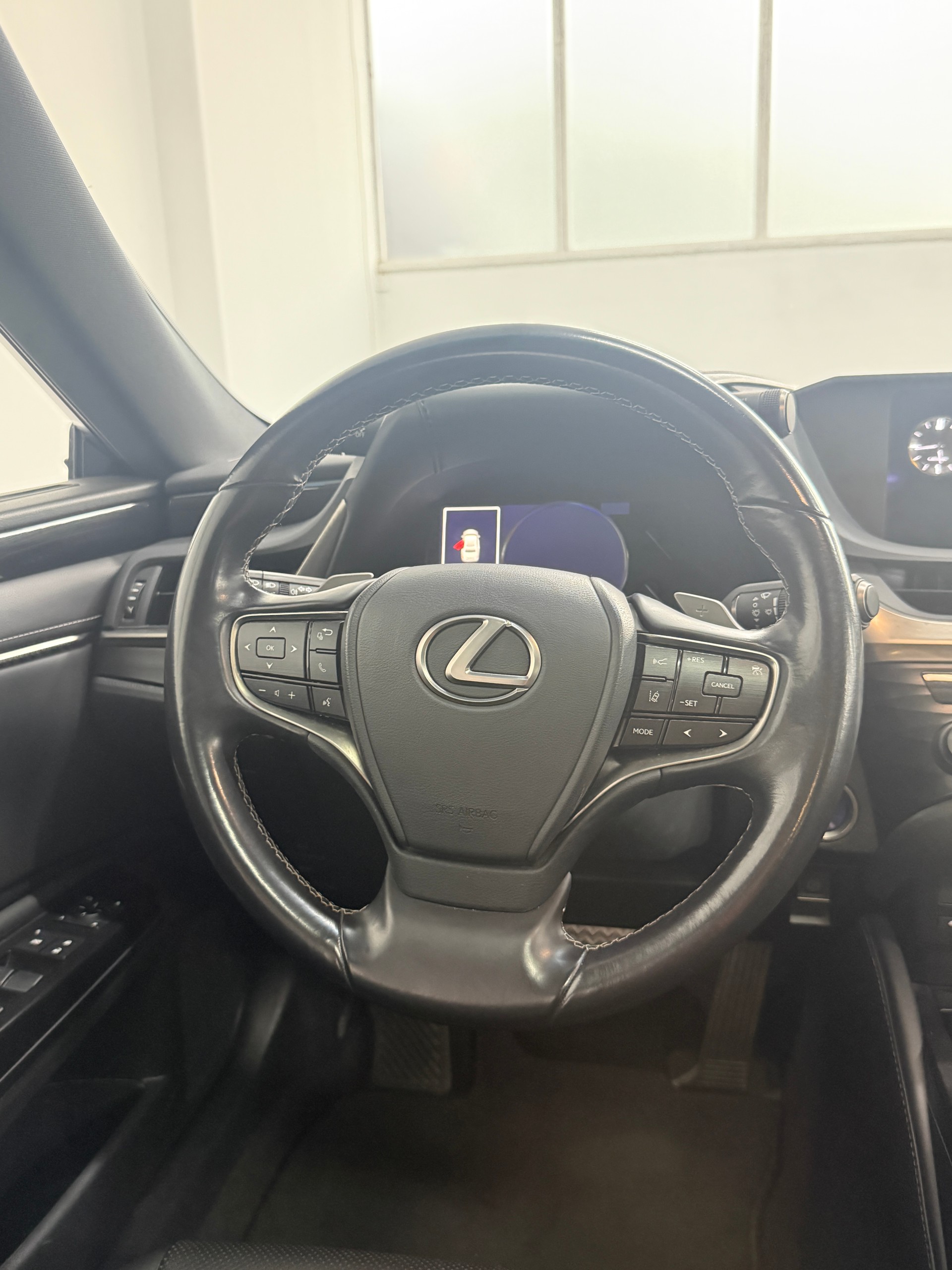 LEXUS ES 300h Comfort-image-10