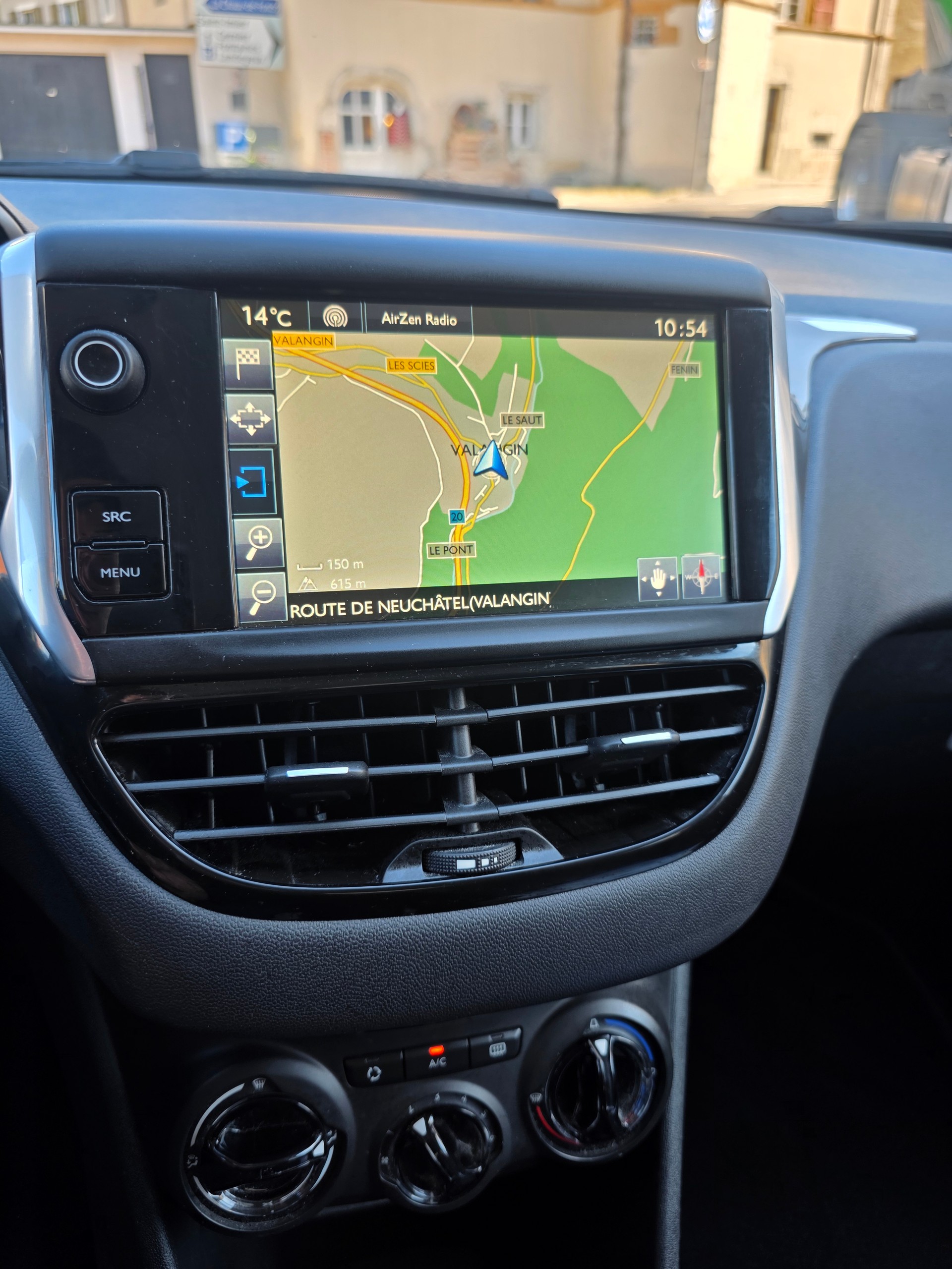 PEUGEOT 208 1.2 VTI Style-image-7
