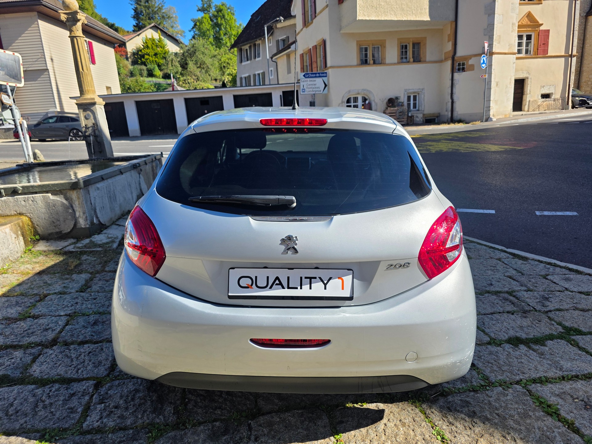 PEUGEOT 208 1.2 VTI Style-image-4