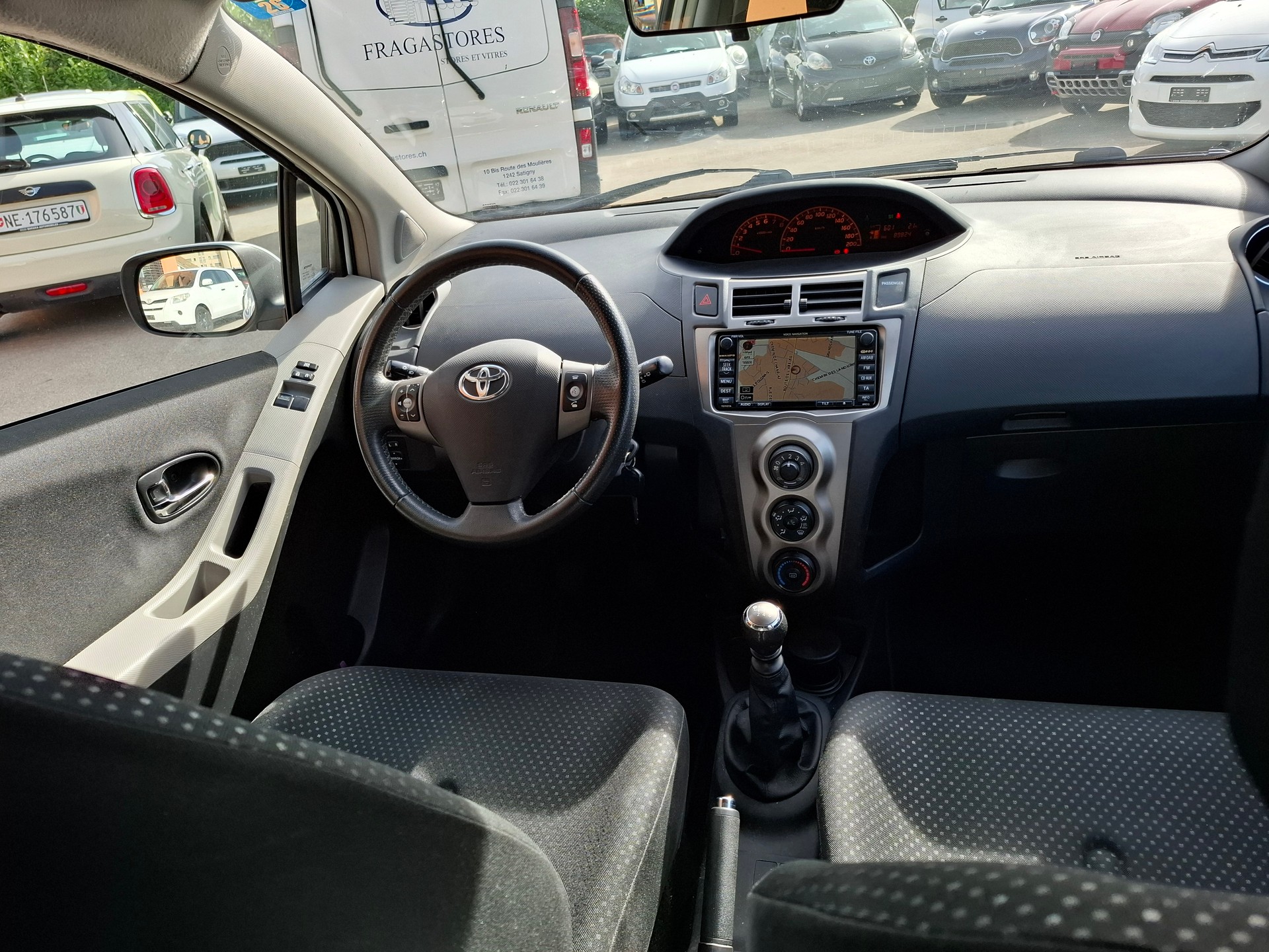 TOYOTA Yaris 1.33 Linea Sol-image-9