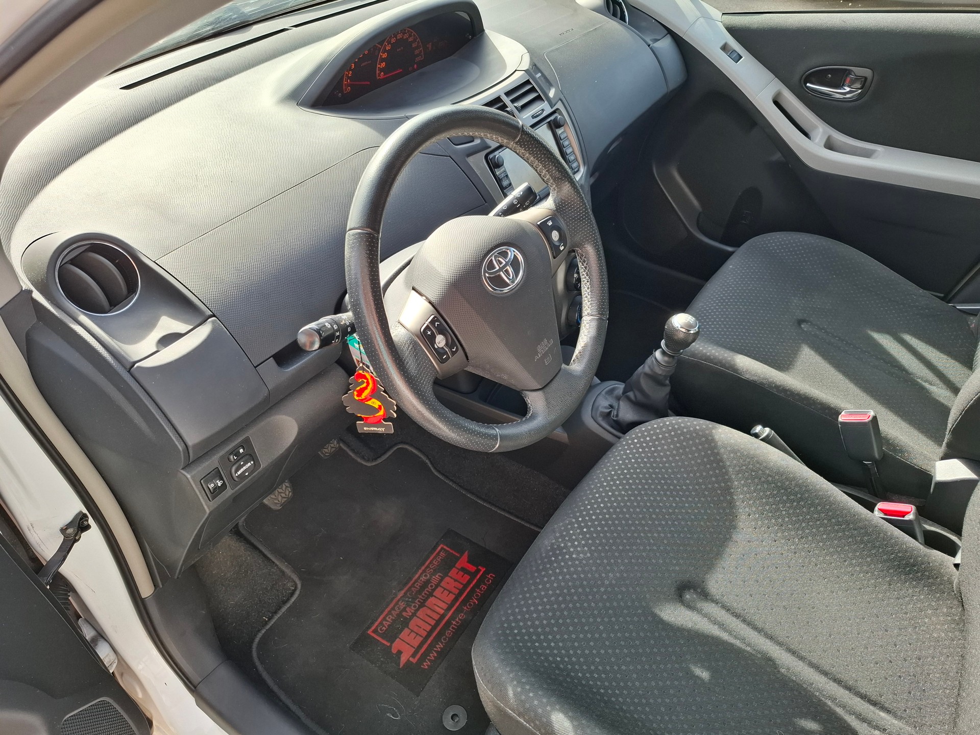 TOYOTA Yaris 1.33 Linea Sol-image-7