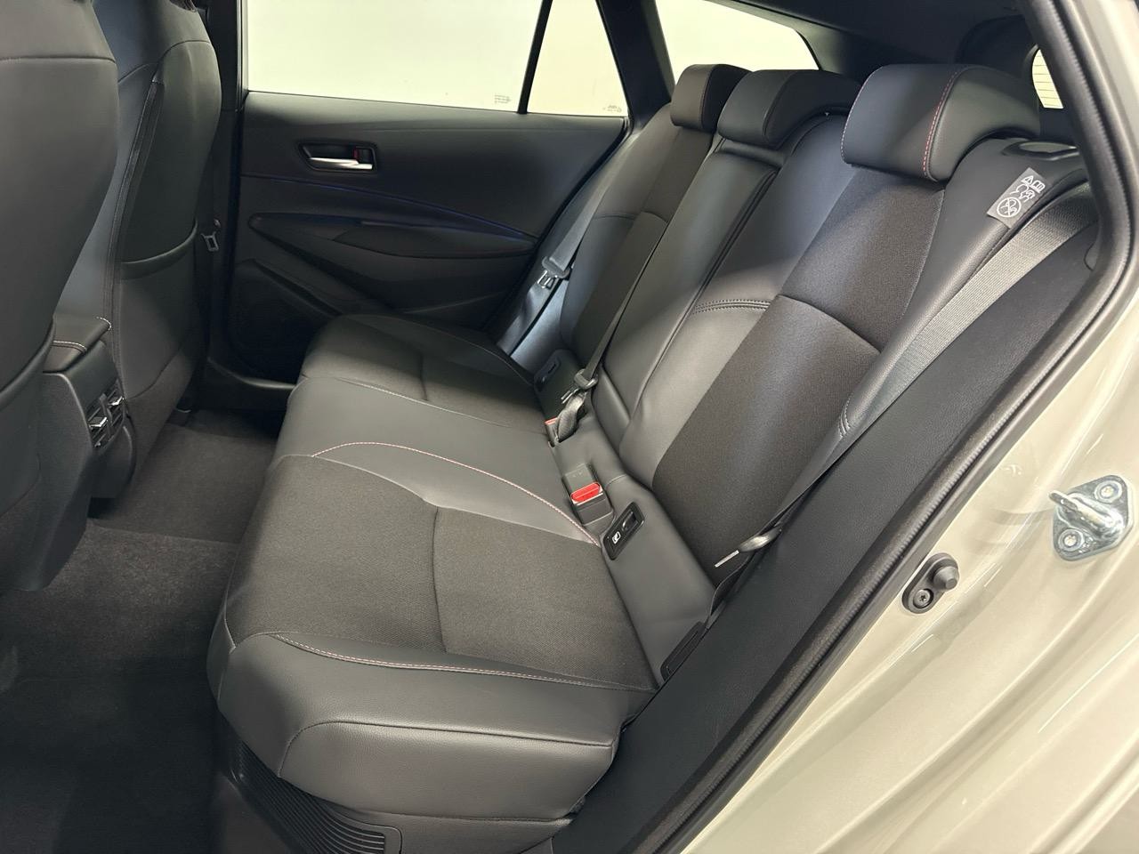 TOYOTA Corolla Touring Sports 2.0 HSD GR Sport e-CVT-image-9