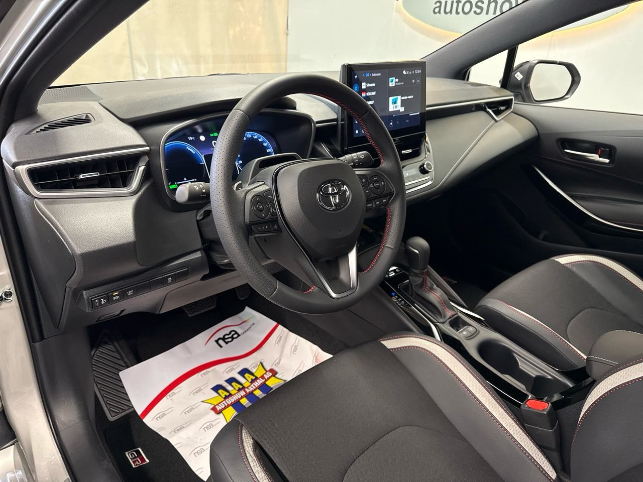 TOYOTA Corolla Touring Sports 2.0 HSD GR Sport e-CVT-image-2