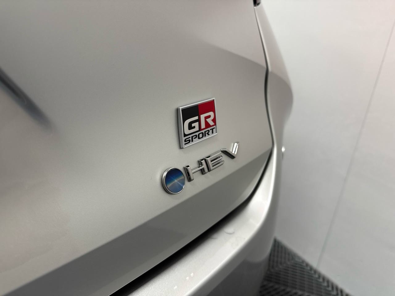 TOYOTA Corolla Touring Sports 2.0 HSD GR Sport e-CVT-image-13