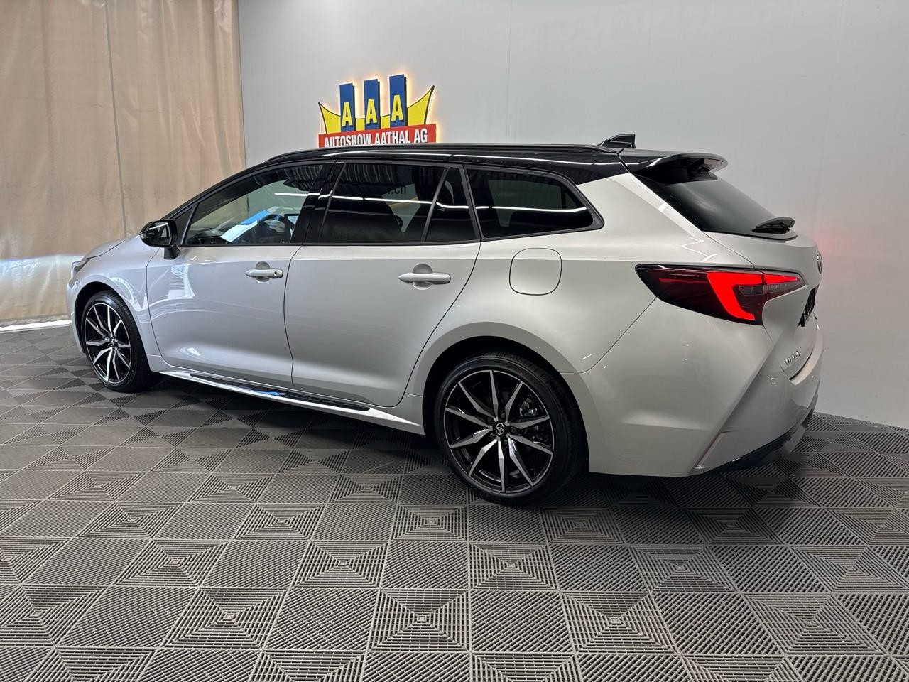 TOYOTA Corolla Touring Sports 2.0 HSD GR Sport e-CVT-image-1