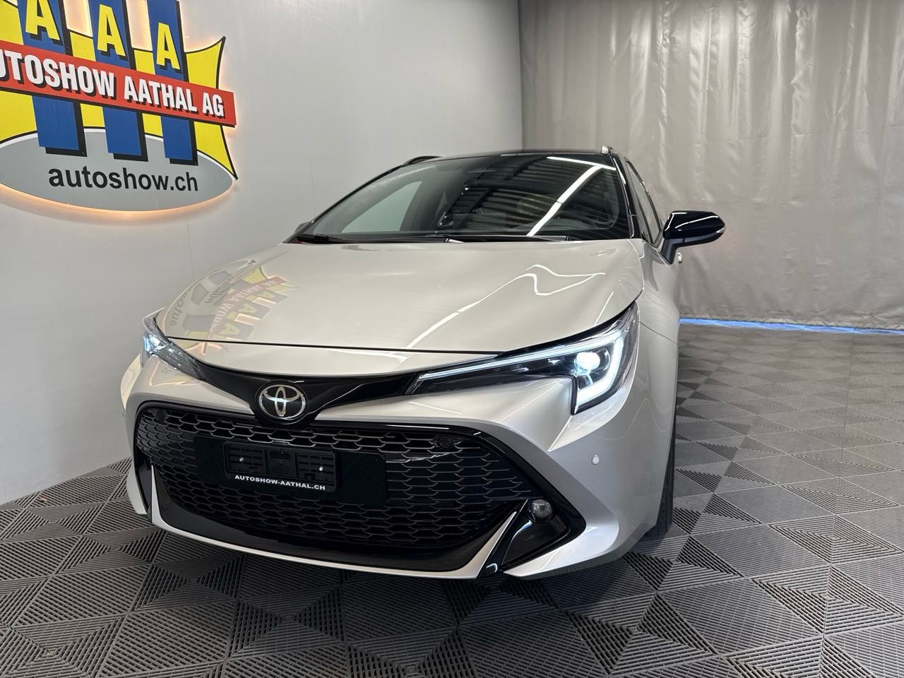 TOYOTA Corolla Touring Sports 2.0 HSD GR Sport e-CVT-image-14
