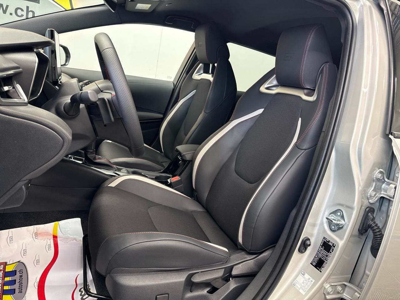 TOYOTA Corolla Touring Sports 2.0 HSD GR Sport e-CVT-image-3