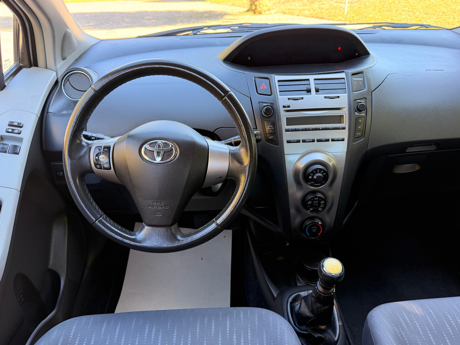 TOYOTA Yaris 1.33 Linea Luna-image-12