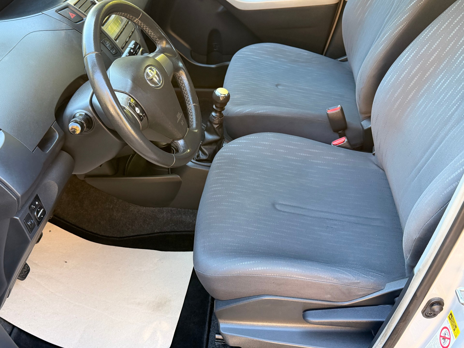 TOYOTA Yaris 1.33 Linea Luna-image-9