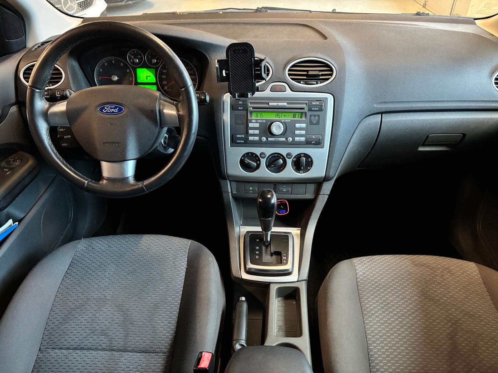 FORD Focus 2.0i Trend-image-12