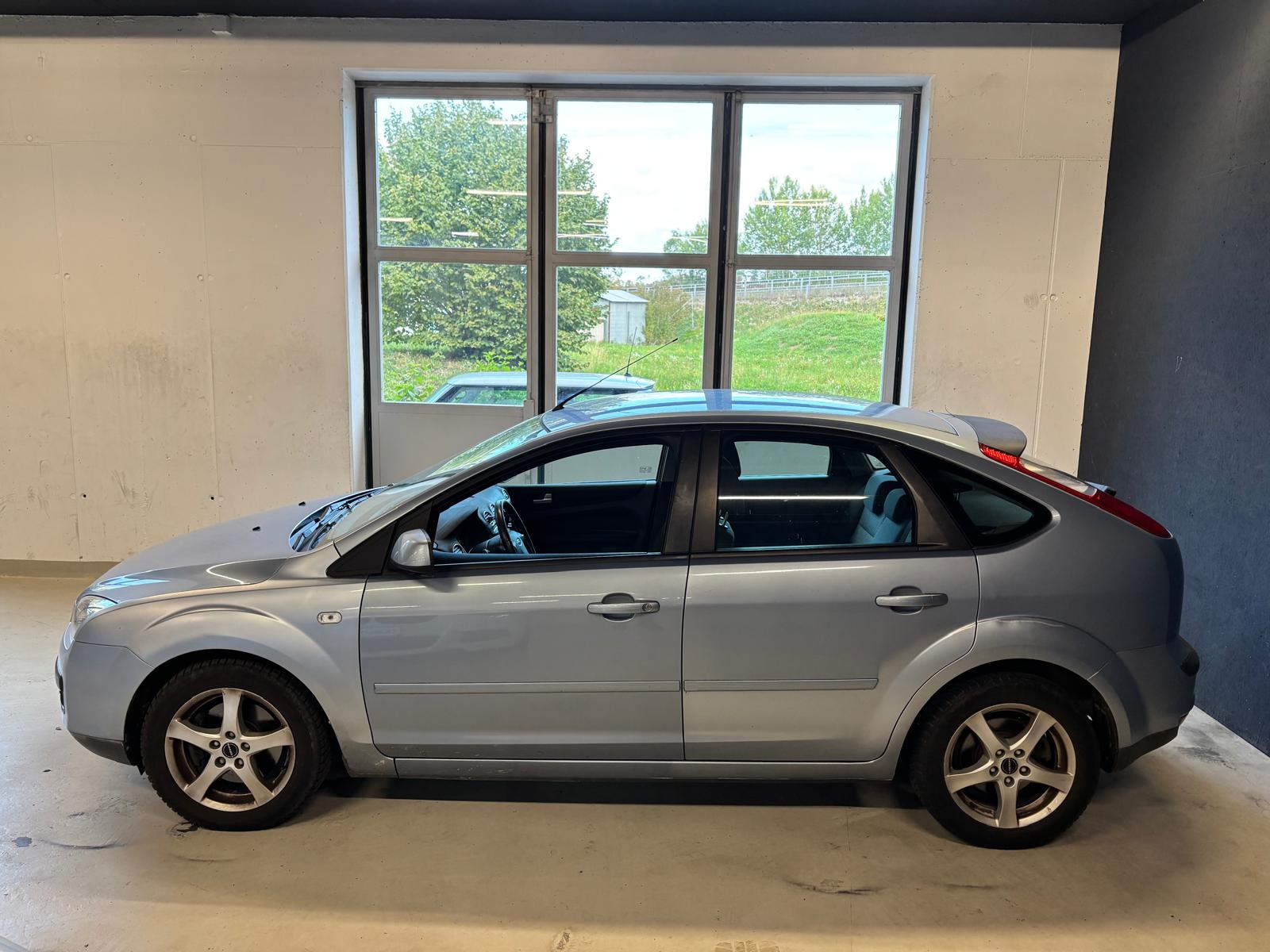 FORD Focus 2.0i Trend-image-8