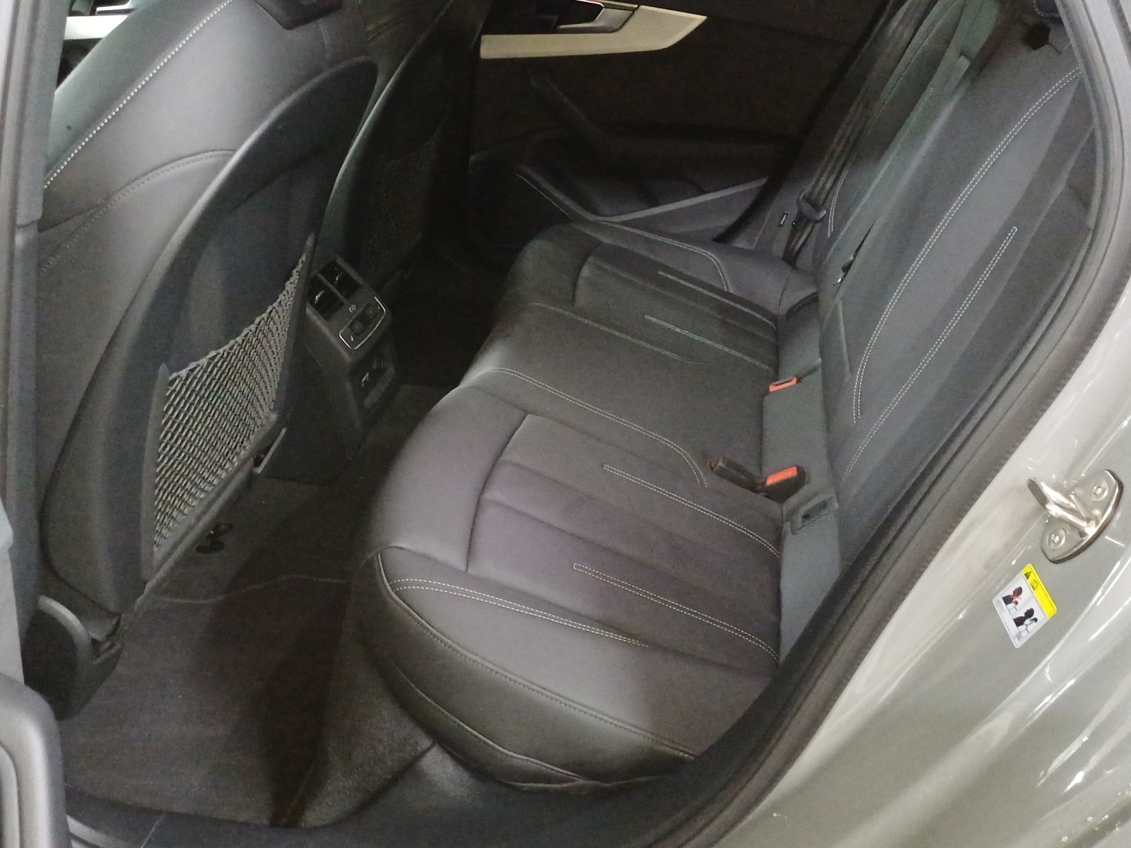 AUDI A4 Avant 40 TDI S line quattro S-tronic-image-11