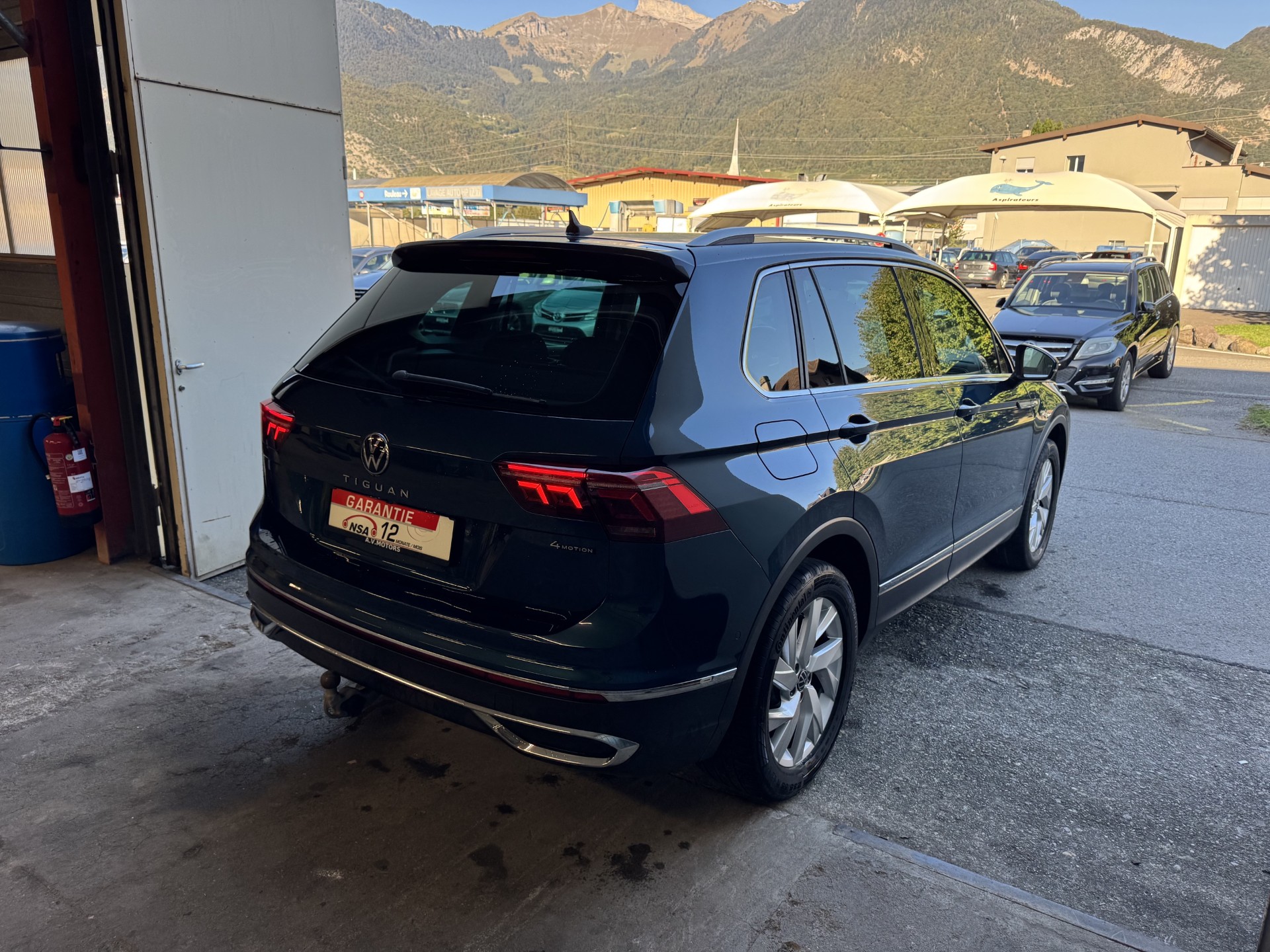 VW Tiguan 2.0 TDI SCR Elegance 4Motion DSG-image-4