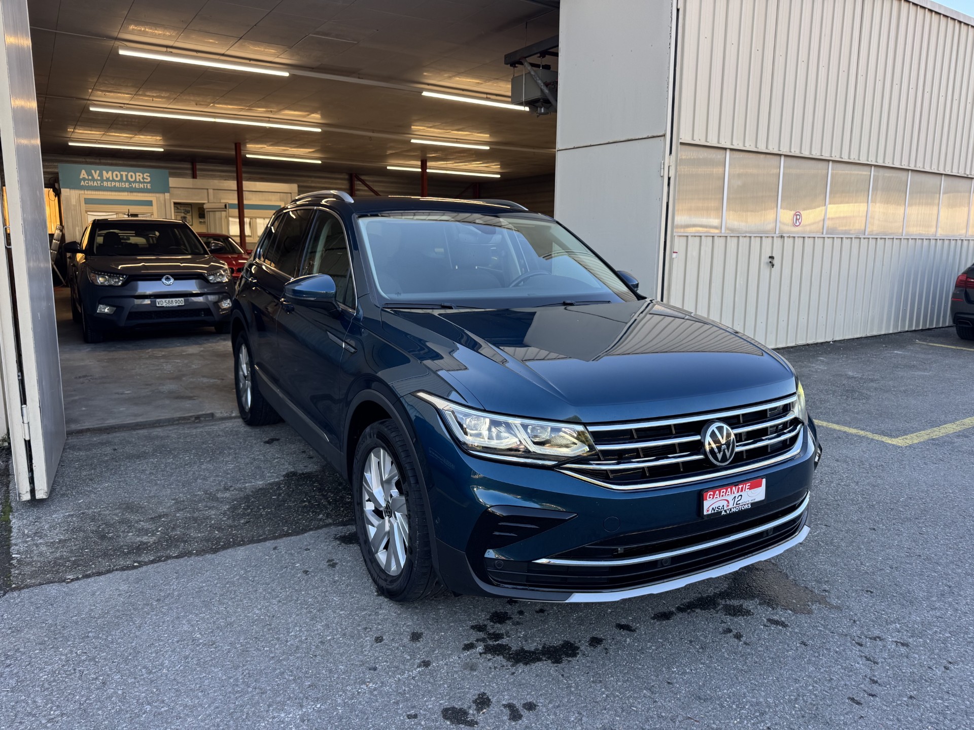 VW Tiguan 2.0 TDI SCR Elegance 4Motion DSG-showroom-element-1