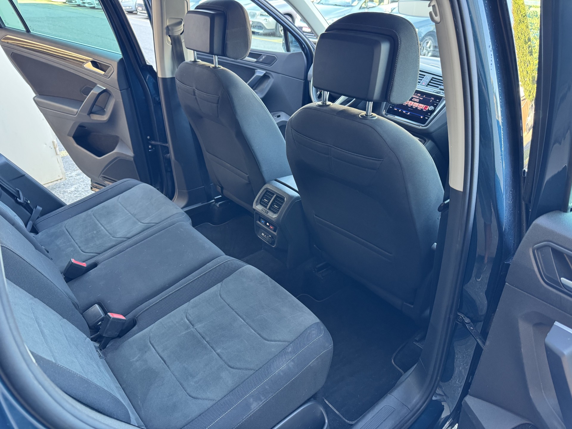 VW Tiguan 2.0 TDI SCR Elegance 4Motion DSG-image-11