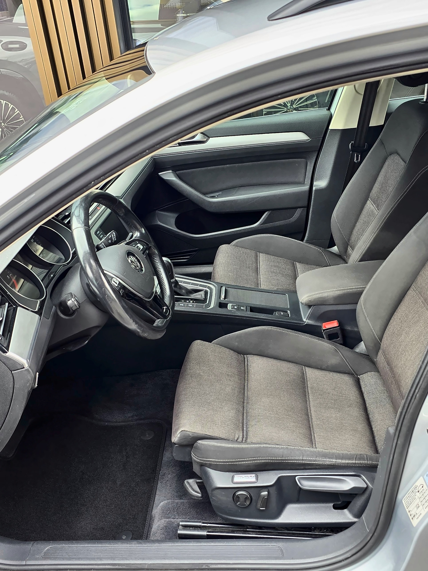 VW 2.0 TDI 190 SCR Comfl.DSG 4m-image-4