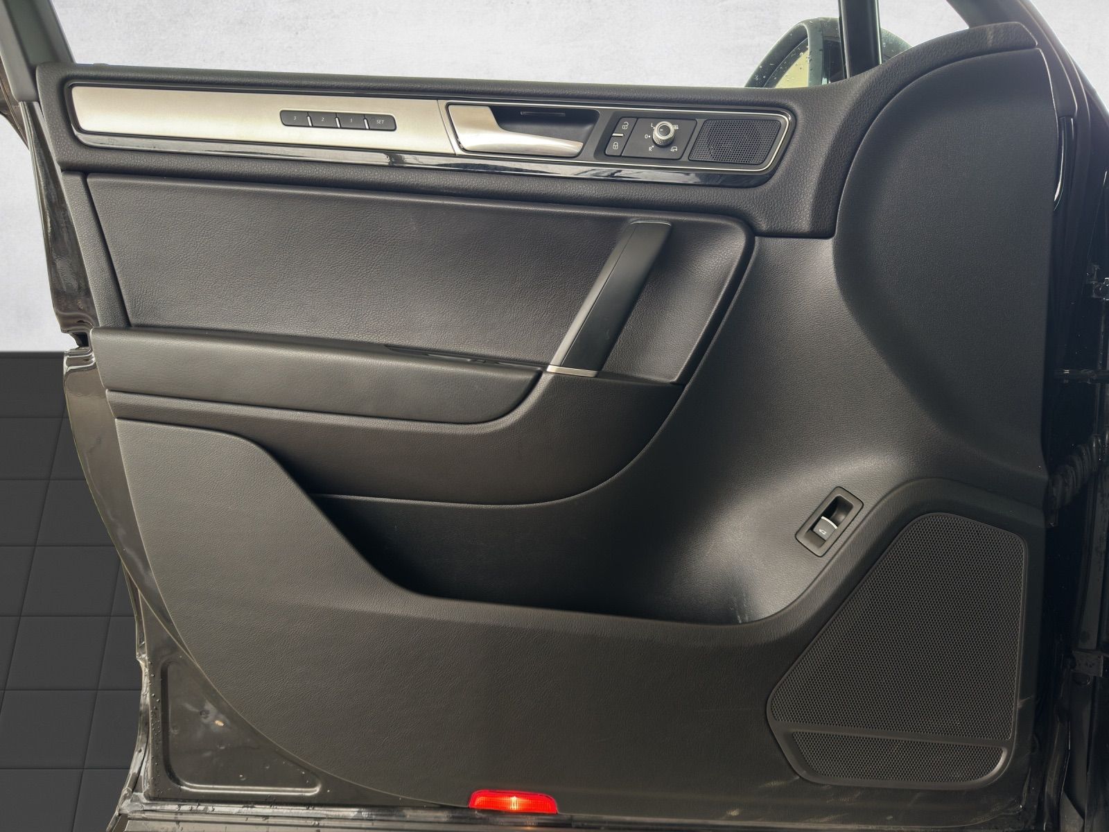 VW Touareg 3.0 TDI BlueMotion Technology Tiptronic-image-14