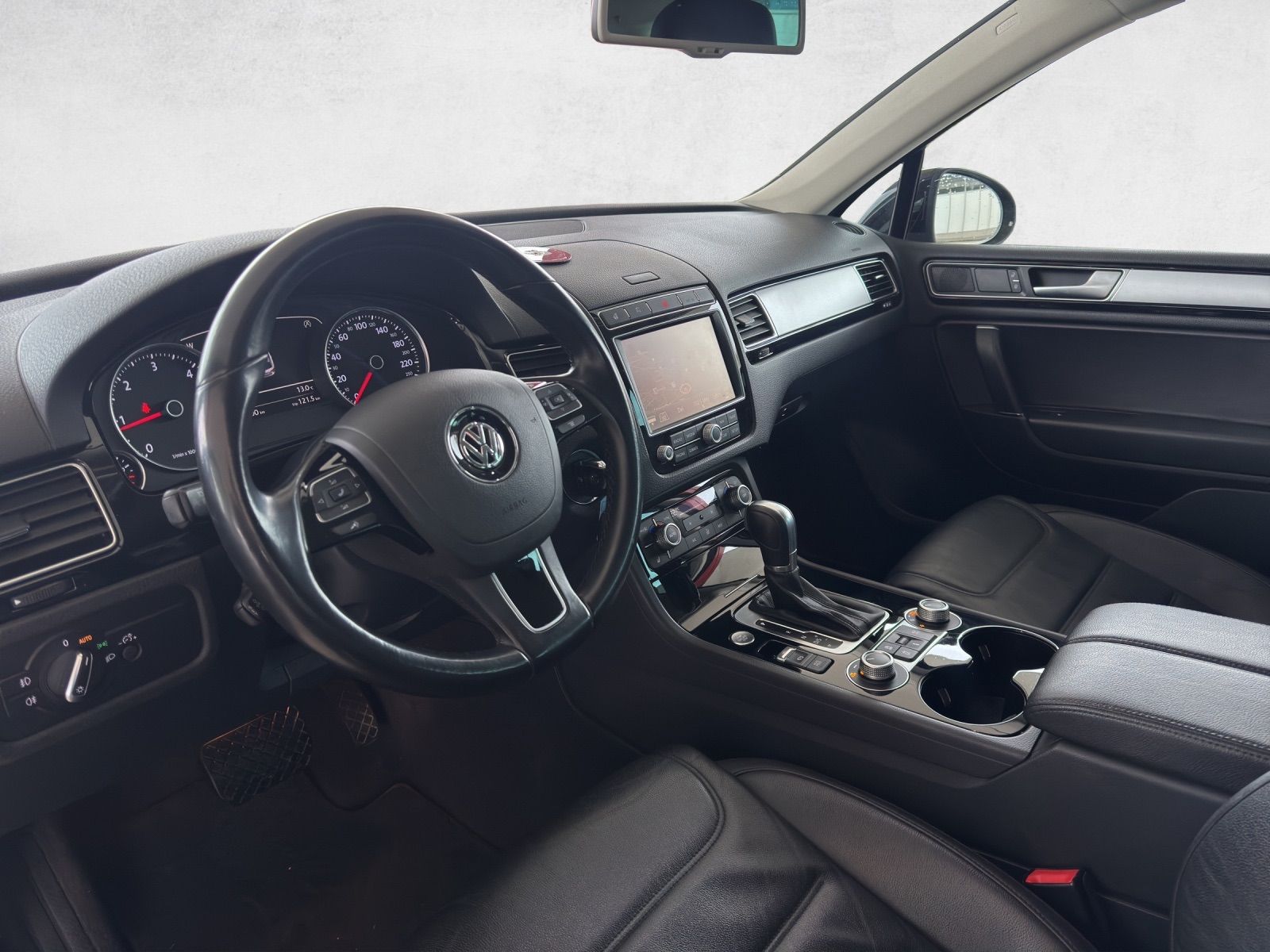 VW Touareg 3.0 TDI BlueMotion Technology Tiptronic-image-8