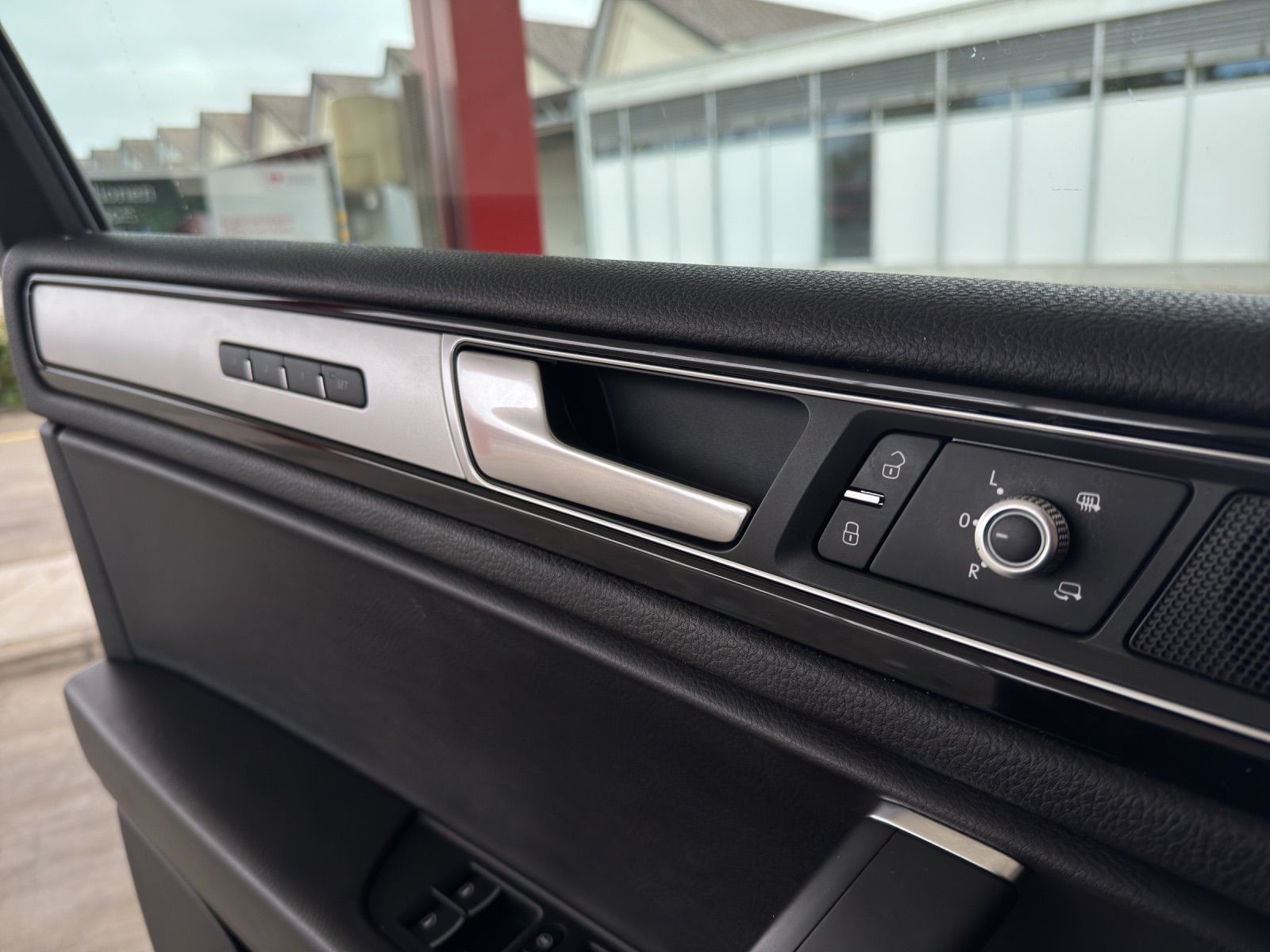 VW Touareg 3.0 TDI BlueMotion Technology Tiptronic-image-18