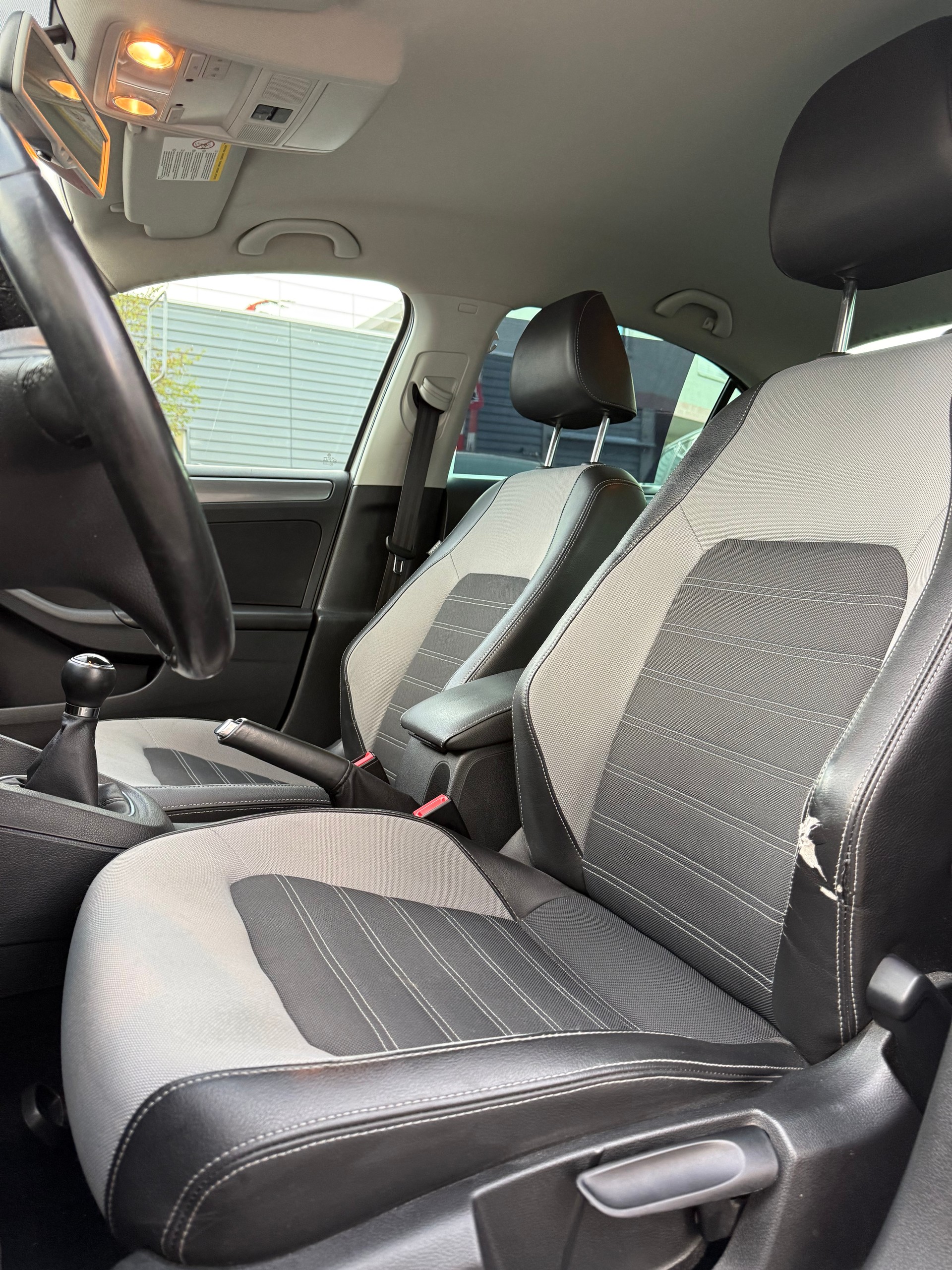 VW Jetta 2.0 TSI Highline-image-7