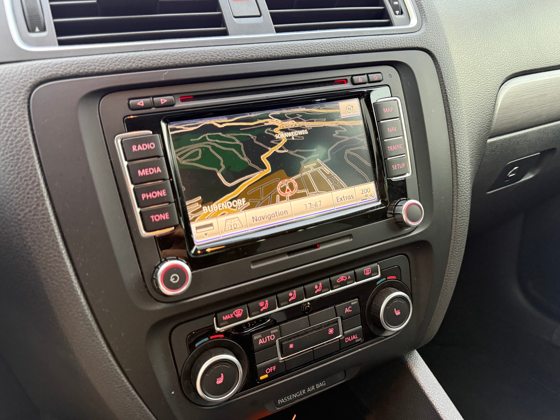 VW Jetta 2.0 TSI Highline-image-9